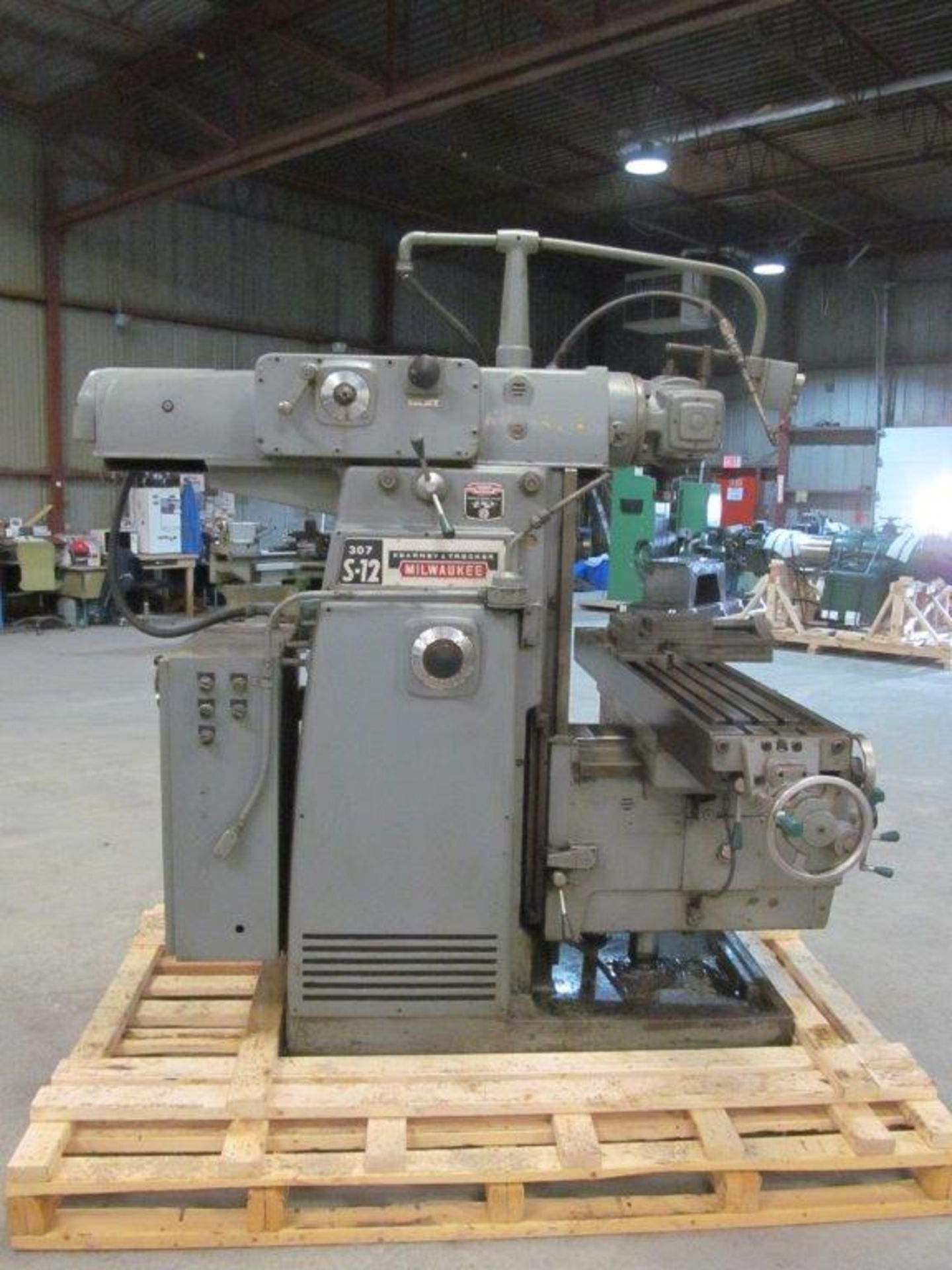 KEARNEY & TRECKER (MILWAUKEE) POWER OVERARM HORIZONTAL/VERTICAL MILLING MACHINE MODEL 307 S-12, S/N: - Image 5 of 13