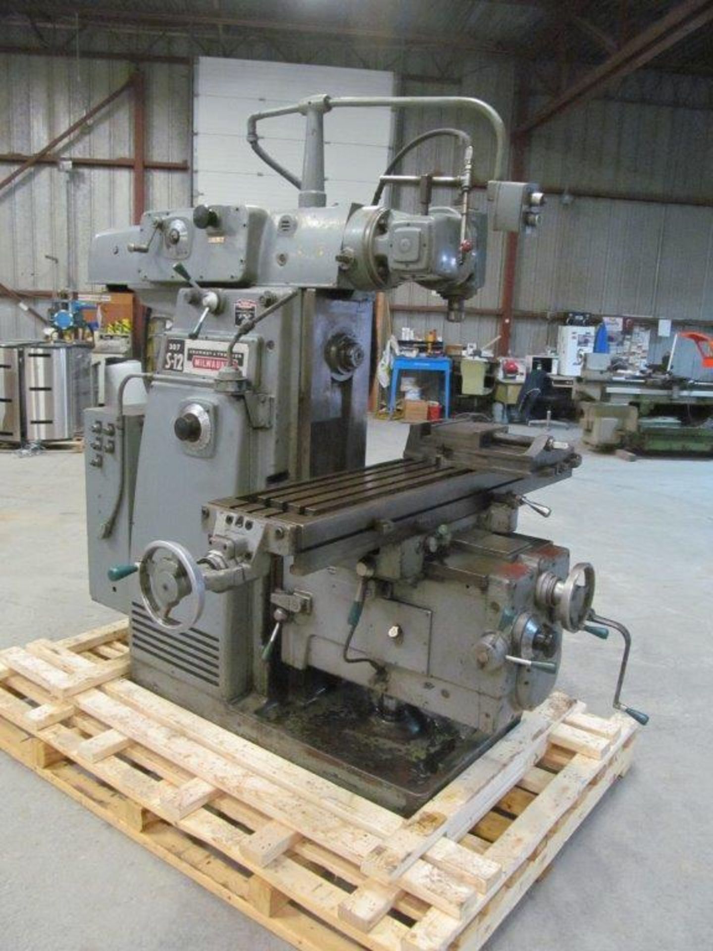 KEARNEY & TRECKER (MILWAUKEE) POWER OVERARM HORIZONTAL/VERTICAL MILLING MACHINE MODEL 307 S-12, S/N: - Image 6 of 13