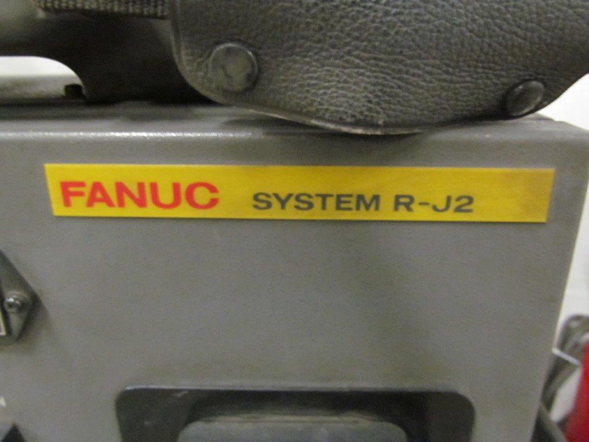 FANUC ROBOT SYSTEM, R-J2 CONTROL, C/W LINCOLN POWERWAVE 450 MIG WELDER - Image 12 of 13
