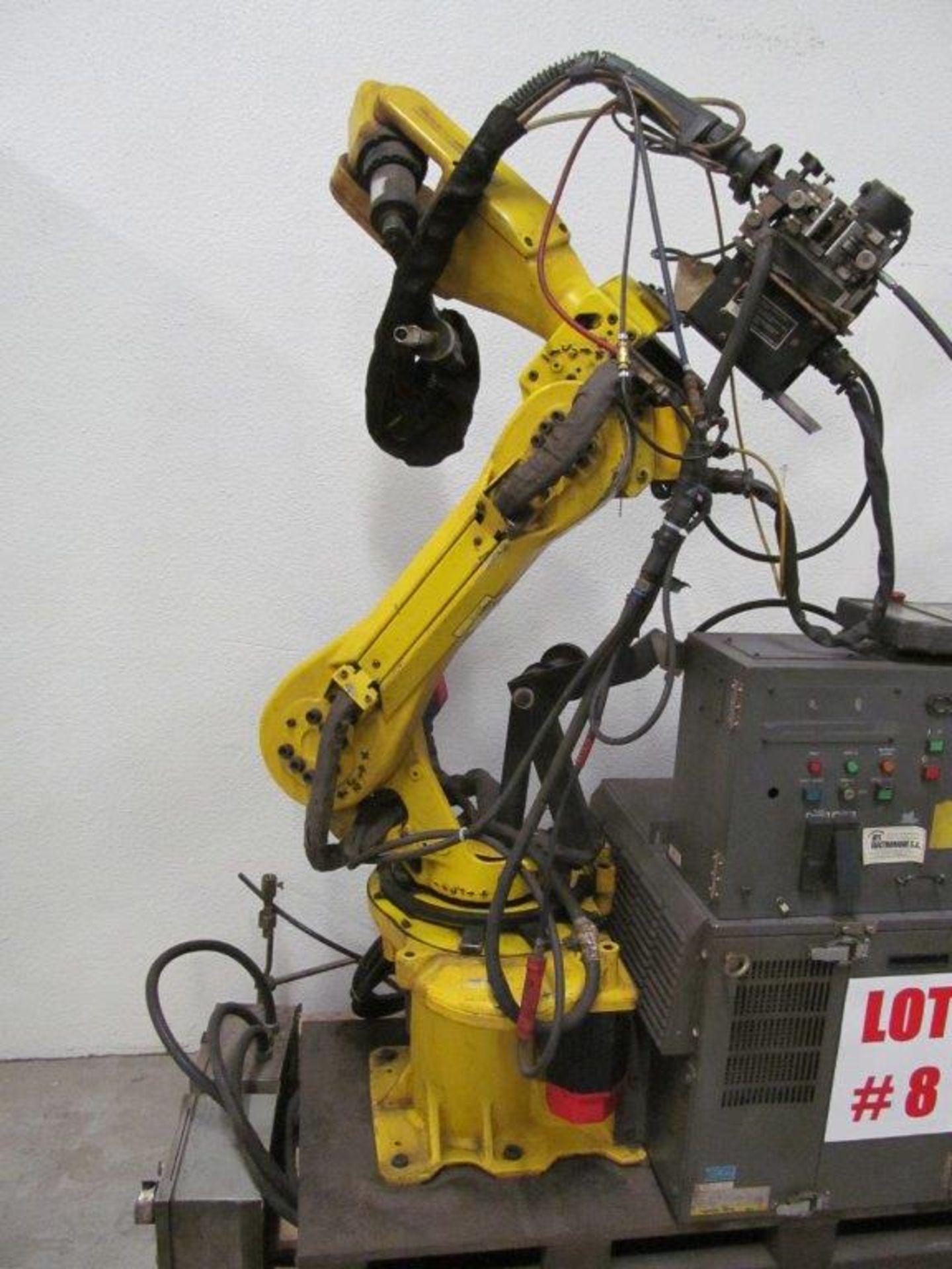 FANUC ROBOT SYSTEM, R-J2 CONTROL, C/W LINCOLN POWERWAVE 450 MIG WELDER - Image 4 of 13