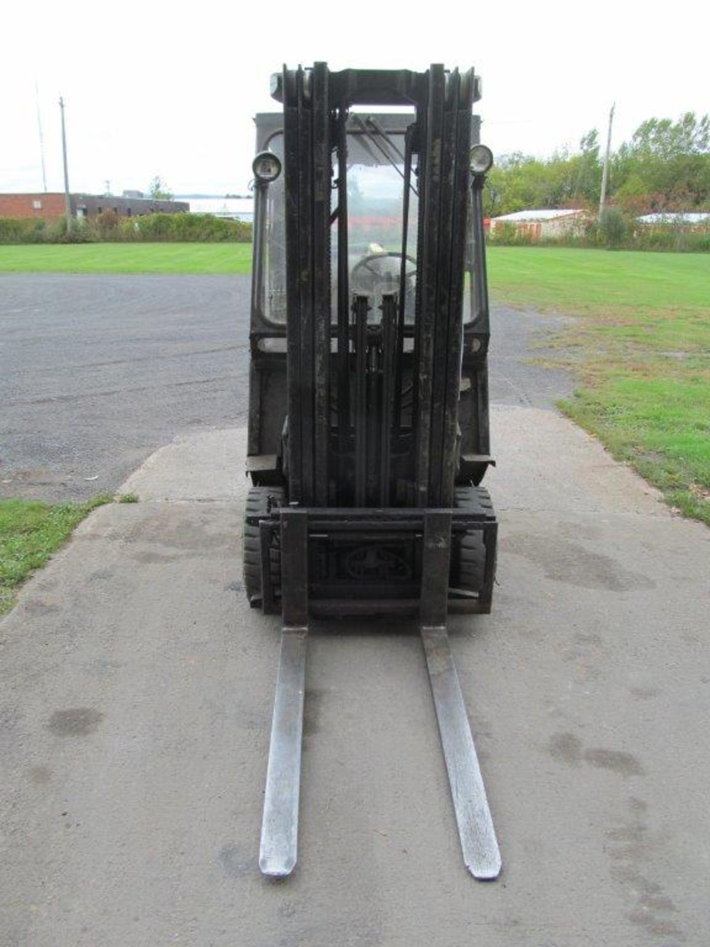 YALE PROPANE FORKLIFT MODEL: E466087, 5000 LBS CAP, INDOOR/OUTDOOR, "PROPANE TANK NOT INCLUDED" - Image 7 of 10