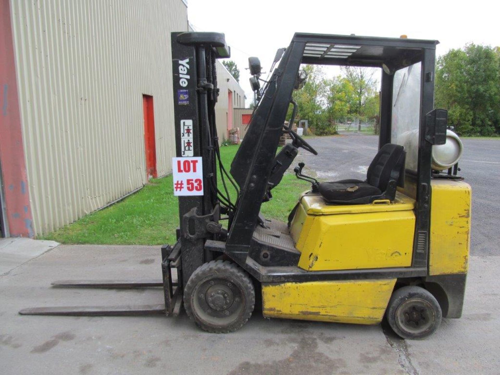YALE PROPANE FORKLIFT MODEL: E466087, 5000 LBS CAP, INDOOR/OUTDOOR, "PROPANE TANK NOT INCLUDED" - Image 2 of 10