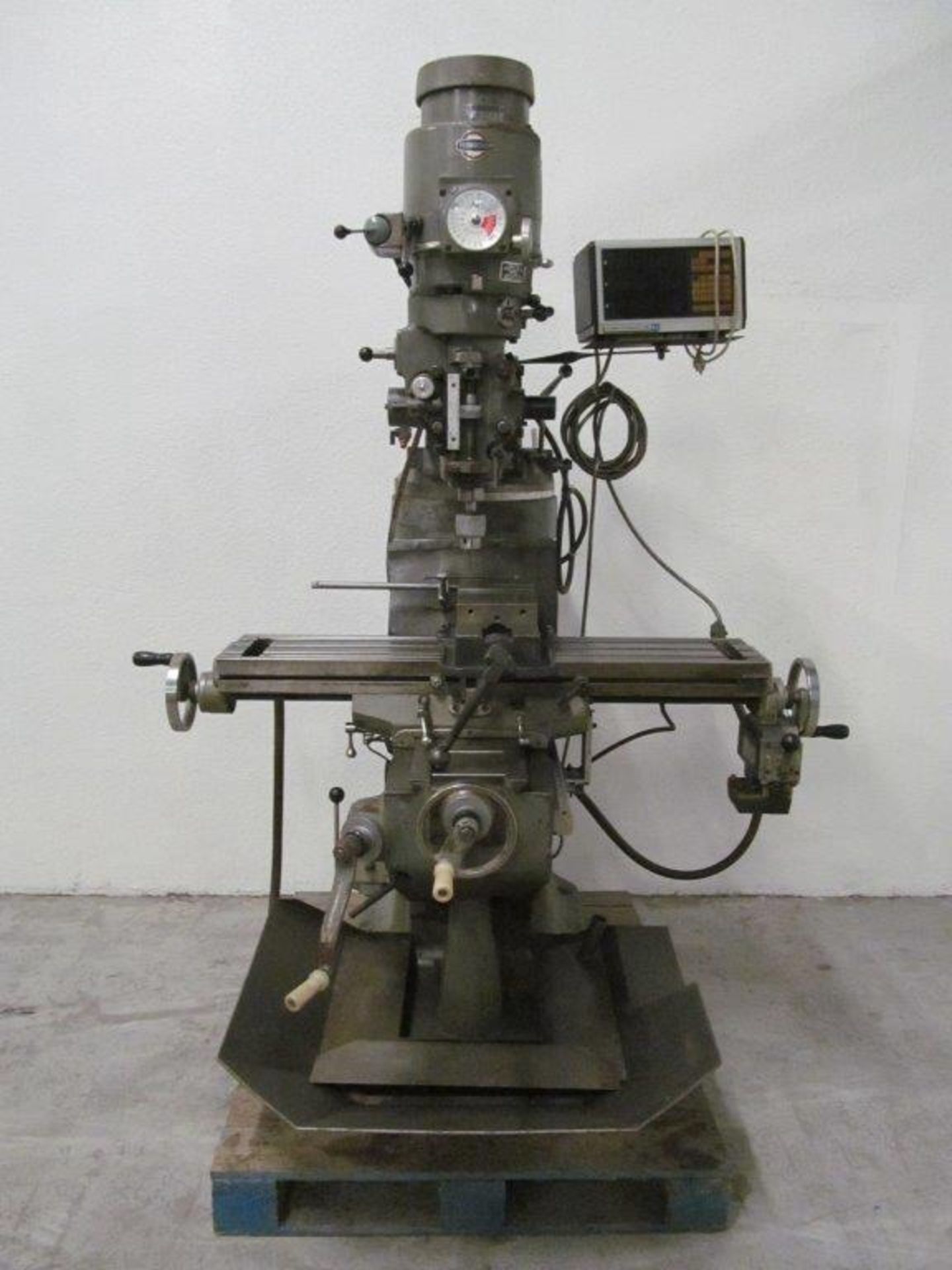 YEONGCHIN VERTICAL TURRET MILL, VARIABLE SPEED, MODEL: YC-1-1/2VS, TABLE: 9" X 42" C/W DRO & 6" - Image 2 of 7