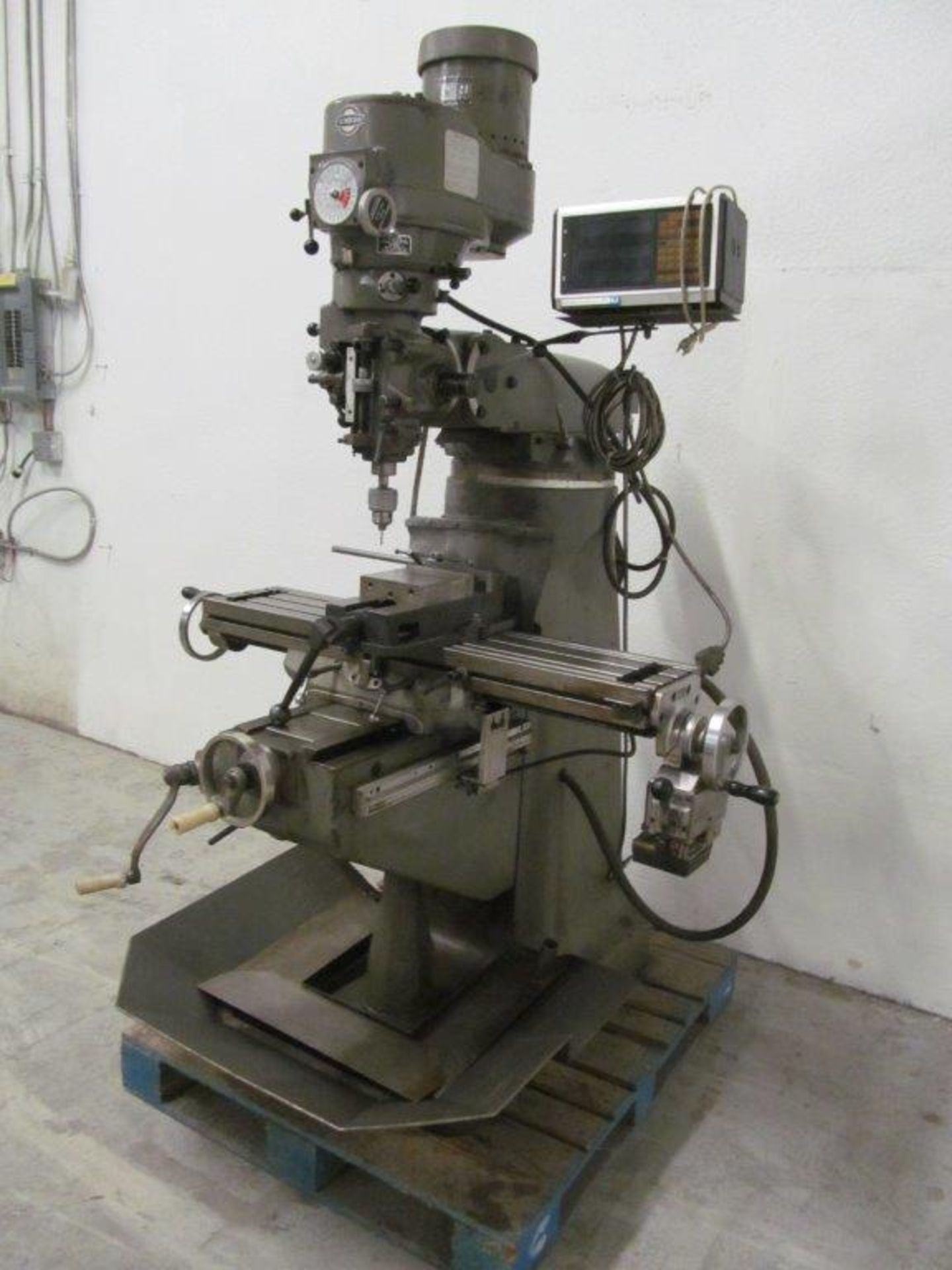 YEONGCHIN VERTICAL TURRET MILL, VARIABLE SPEED, MODEL: YC-1-1/2VS, TABLE: 9" X 42" C/W DRO & 6" - Image 3 of 7