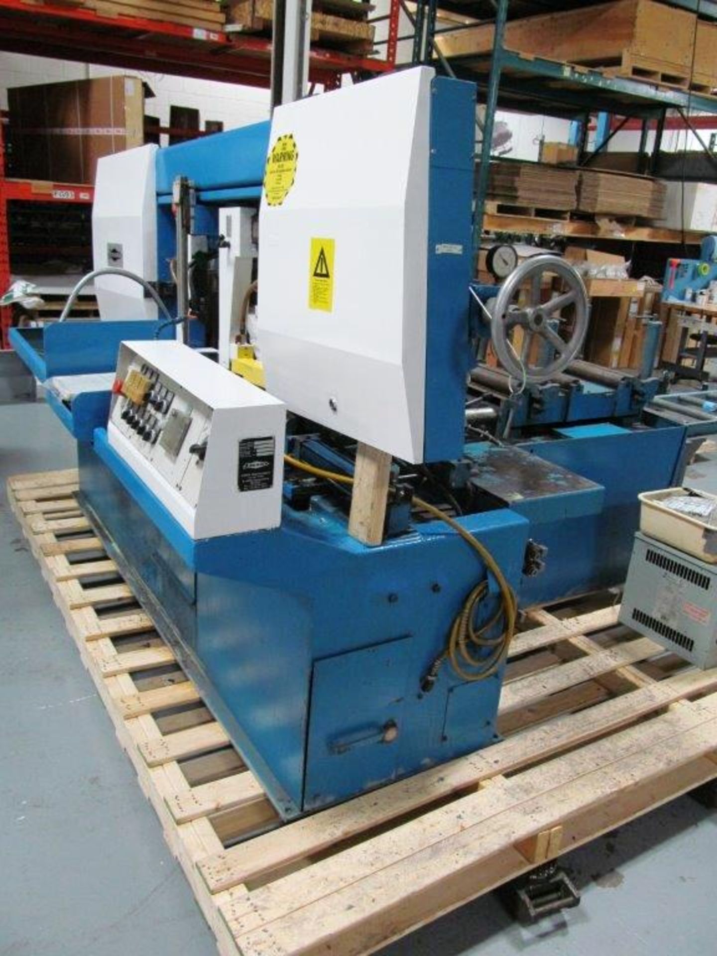 JAESPA AUTO FEED HORIZONTAL BAND SAW MODEL: W320AZ, S/N: 20475, C/W INFEED CONVEYOR, ELECTRICS: - Image 5 of 13