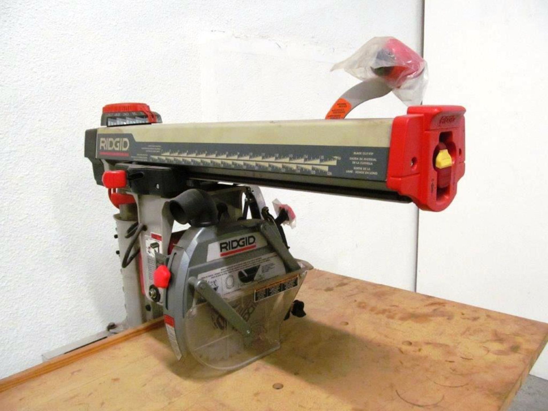 RIDGID RADIAL ARM SAW 16'' CAPACITY SWIVELS MODEL: RS10000, ELECTRICS: 115V/1PH/60C - Image 4 of 4