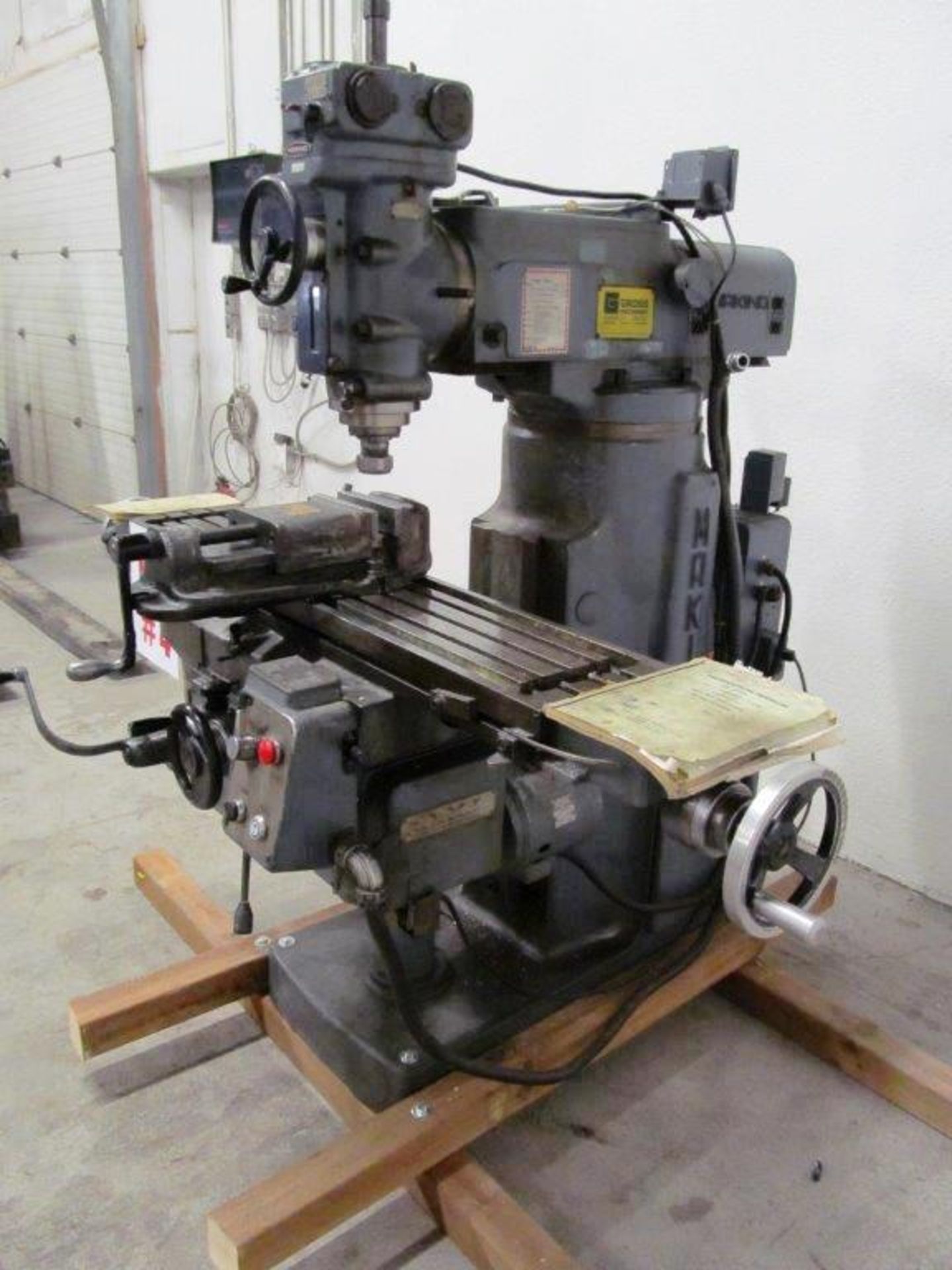 MAKINO (JAPAN) TURRET MILL MODEL: K-55 KOJP, S/N: H43-5179, ISO 40 SPINDLE TABLE: 10'' X 49'', C/W - Image 5 of 9