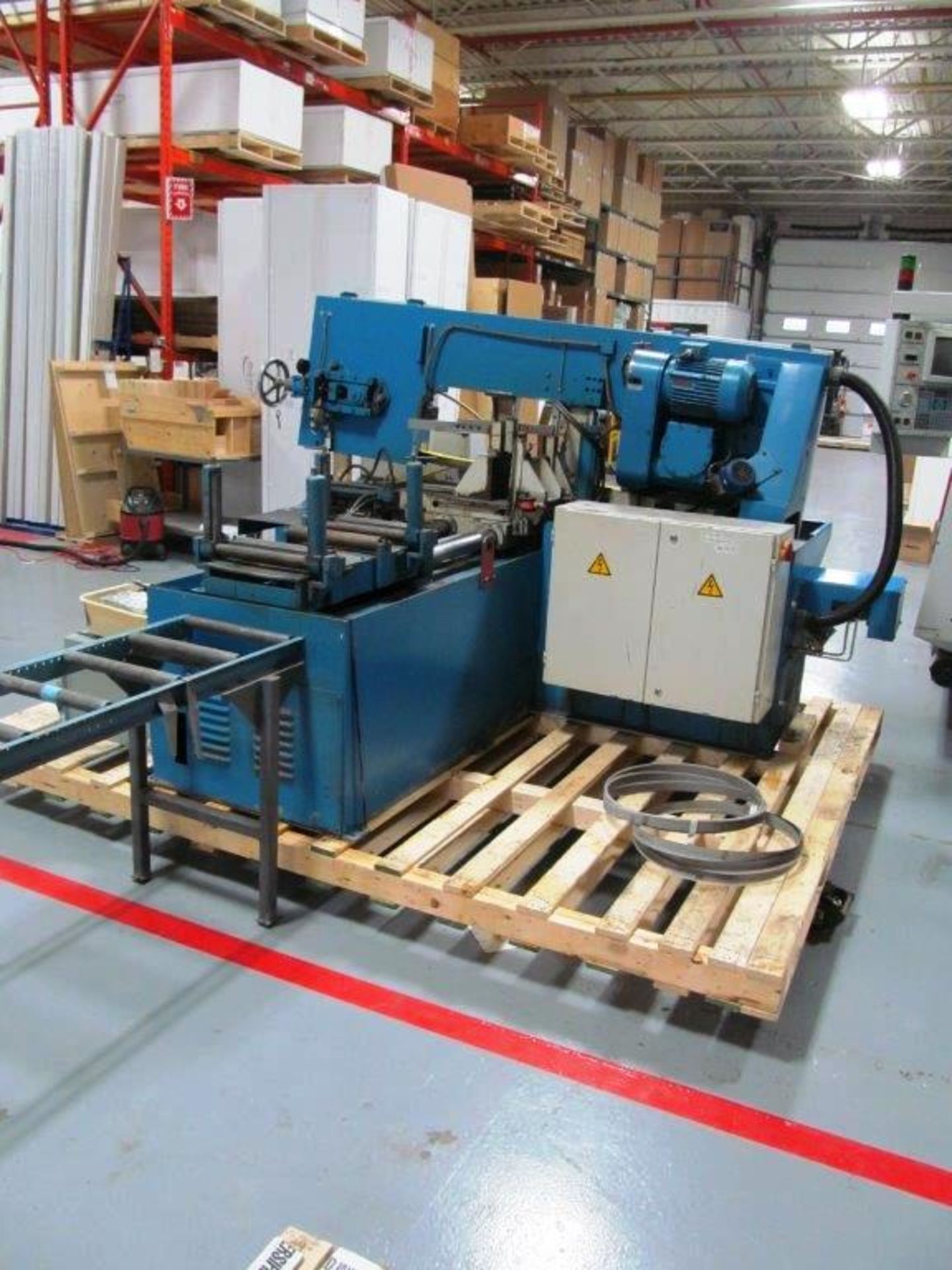 JAESPA AUTO FEED HORIZONTAL BAND SAW MODEL: W320AZ, S/N: 20475, C/W INFEED CONVEYOR, ELECTRICS: - Image 10 of 13