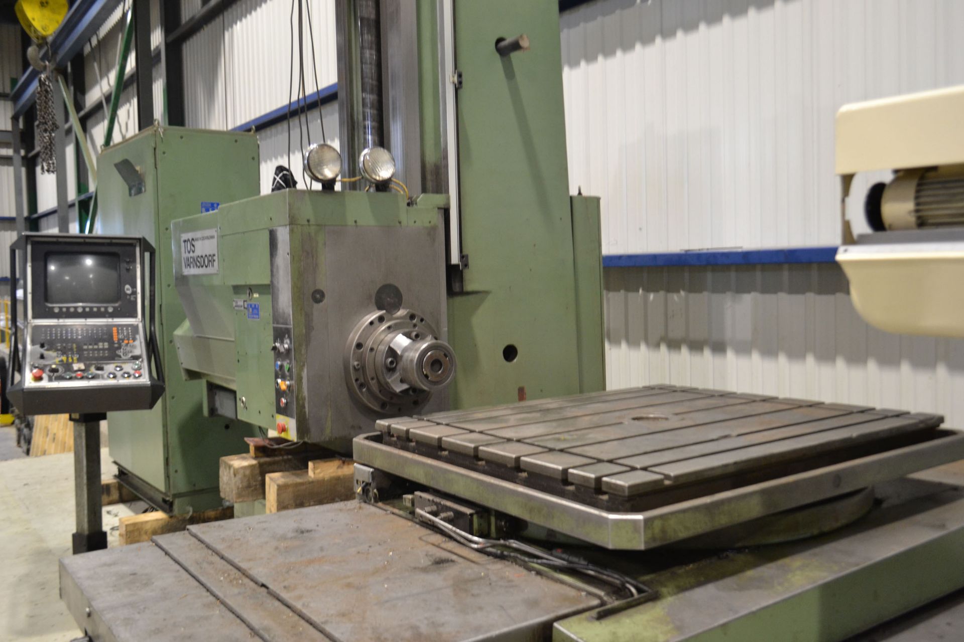 TOS VARNSDORF TABLE TYPE HORIZ. BORING MILL MODEL: WH 10 CNC, WORK SPINDLE DIAMETER: 100 MM (4”) - Image 4 of 4