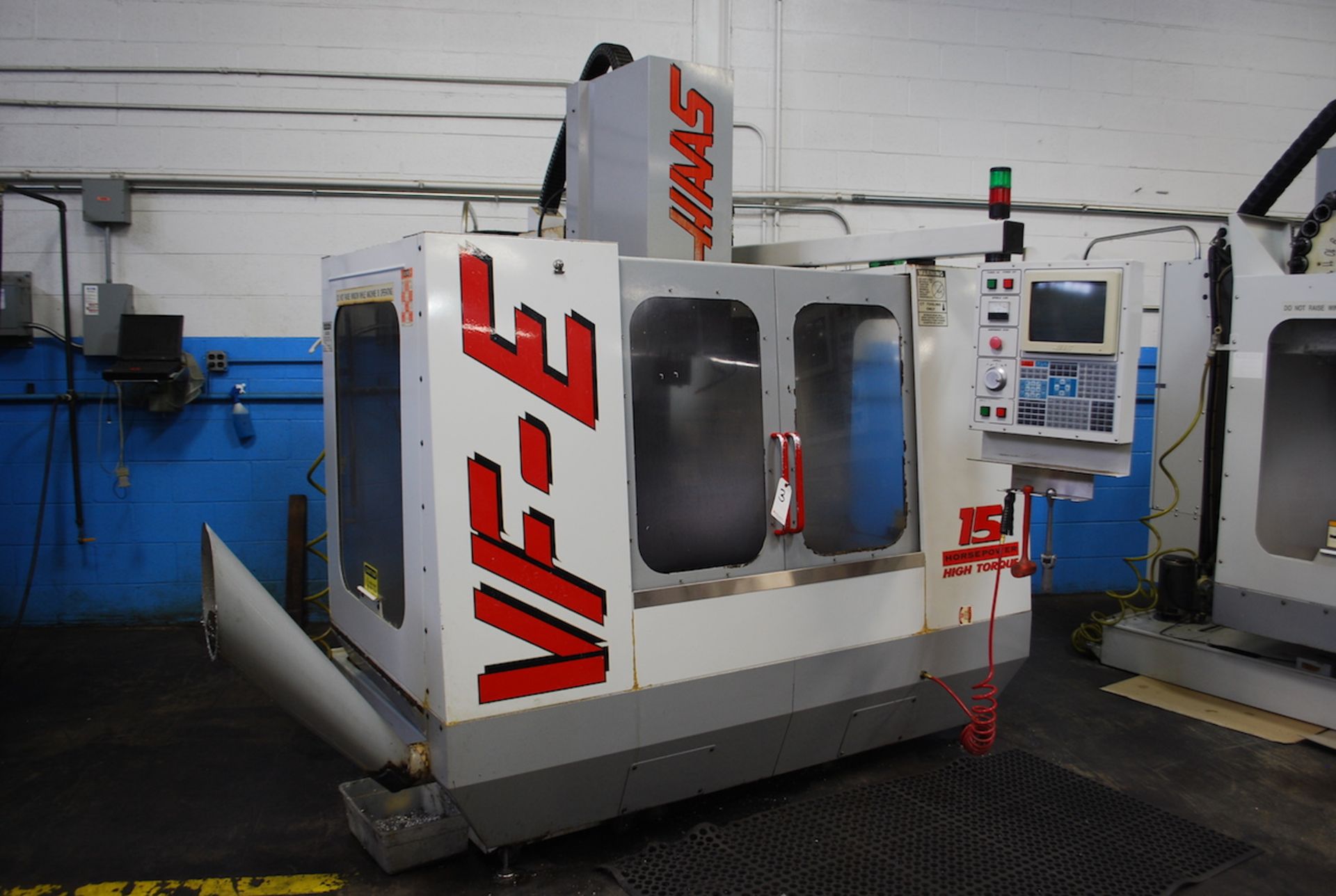 HAAS MODEL VF-E CNC VERTICAL MACHINING CENTER: S/N 10163 (1997); 20 POSITION CAROUSEL ATC; 40 TAPER; - Image 3 of 8