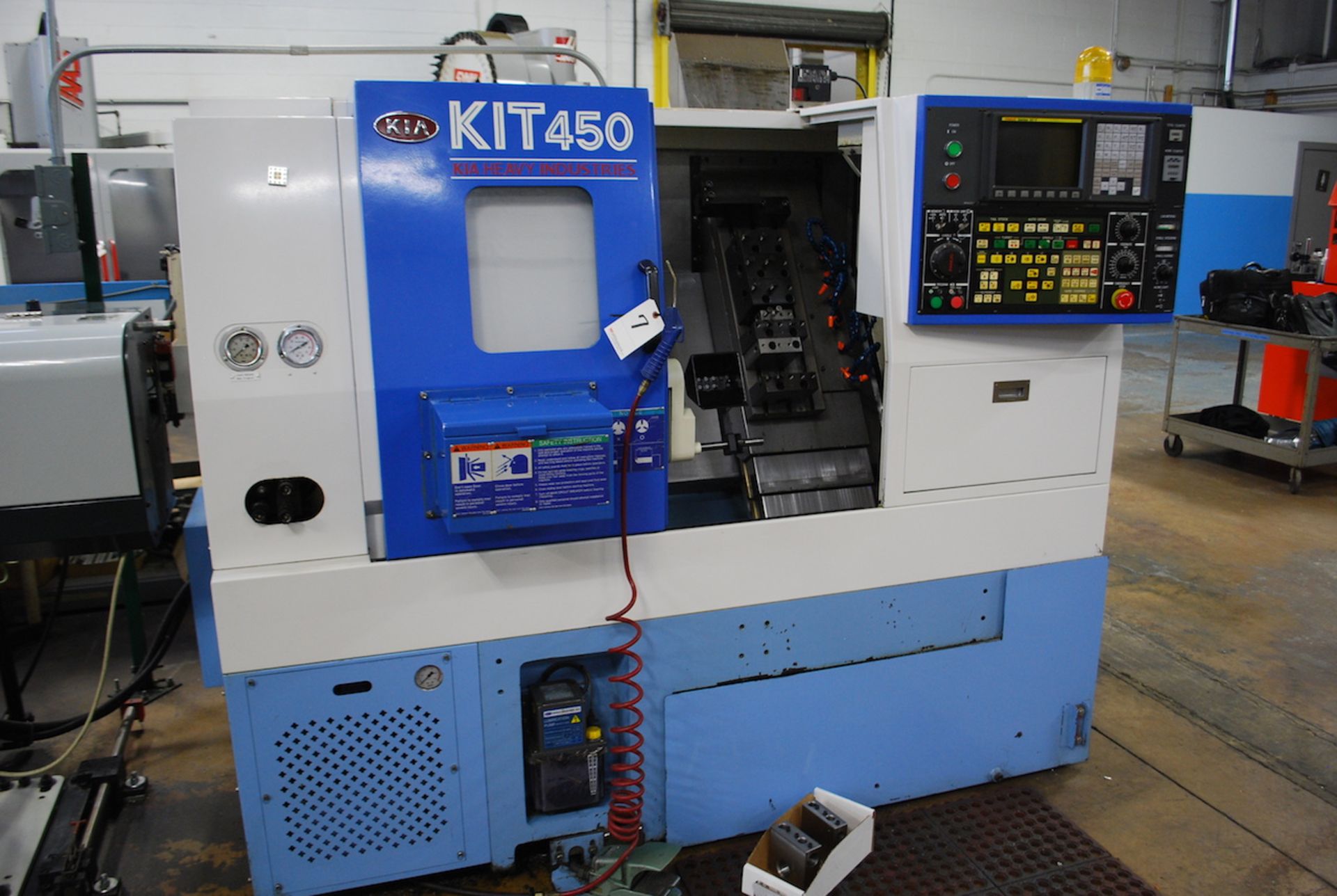 KIA MODEL KIT 450 GANG STYLE CNC LATHE: S/N KIT4500140 (2002); FANUC SERIES Oi-T CNC CONTROL; GANG - Image 2 of 6