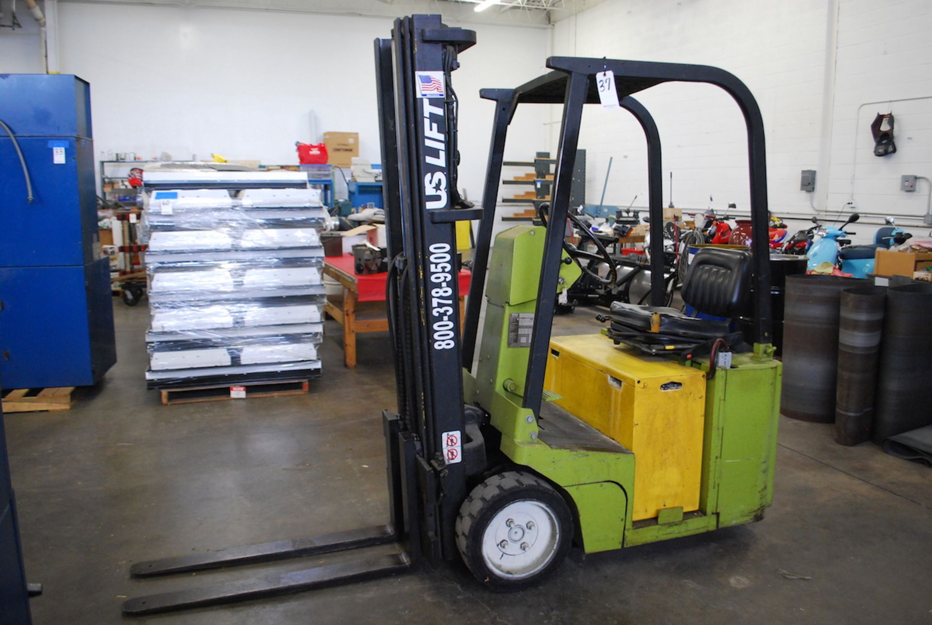 CLARK 2000LB. MODEL TW-25B ELECTRIC FORKLIFT TRUCK: S/N TW125-427-2301 063; 3-STAGE MAST; 41-1/2”