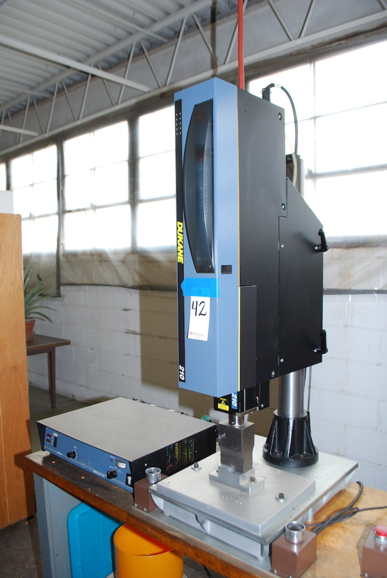 DUKANE MODEL 210/43E2555 ULTRASONIC WELDER: S/N US103881; LTRA 2000 AUTO-TRAC CONTROL;