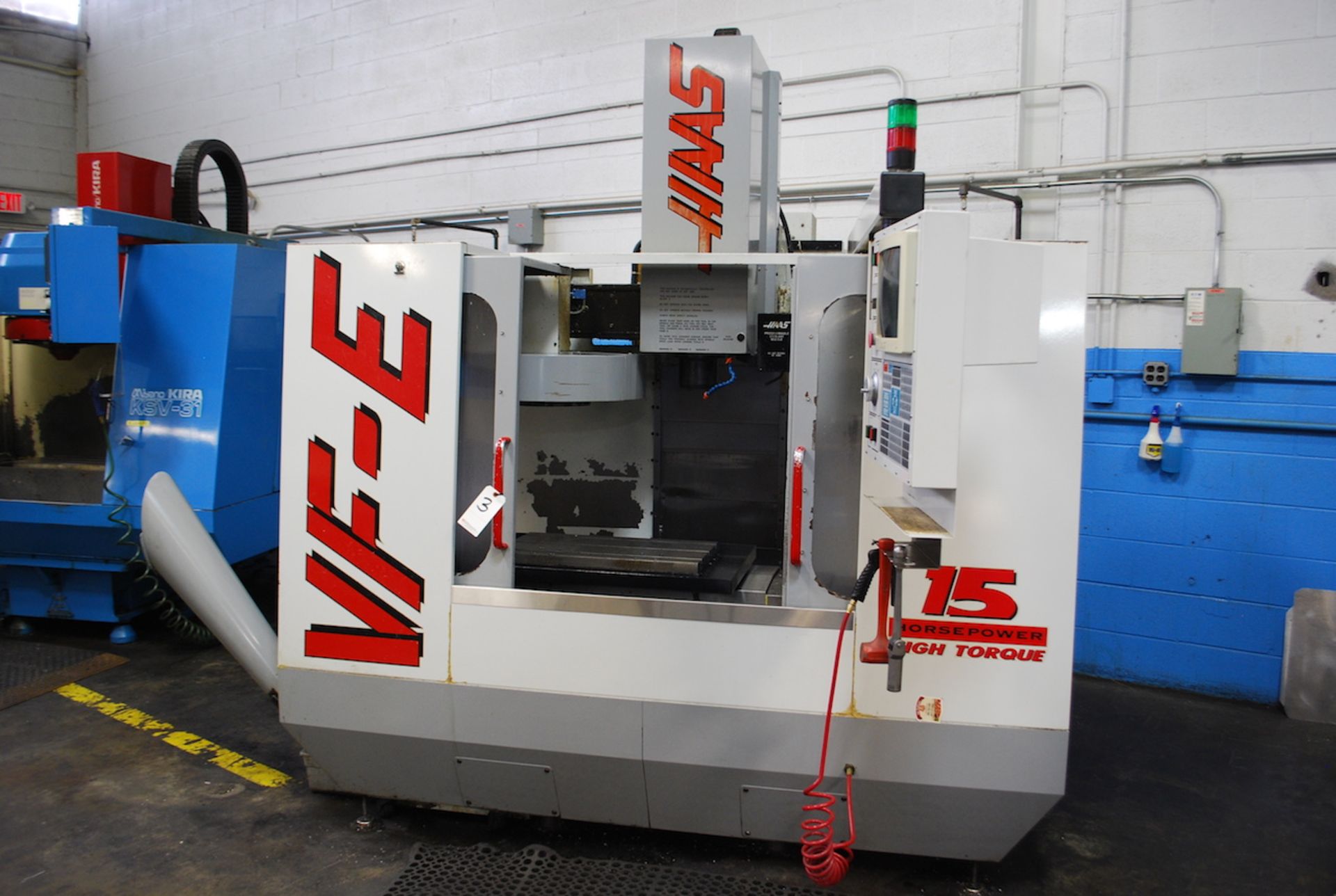 HAAS MODEL VF-E CNC VERTICAL MACHINING CENTER: S/N 10163 (1997); 20 POSITION CAROUSEL ATC; 40 TAPER; - Image 2 of 8