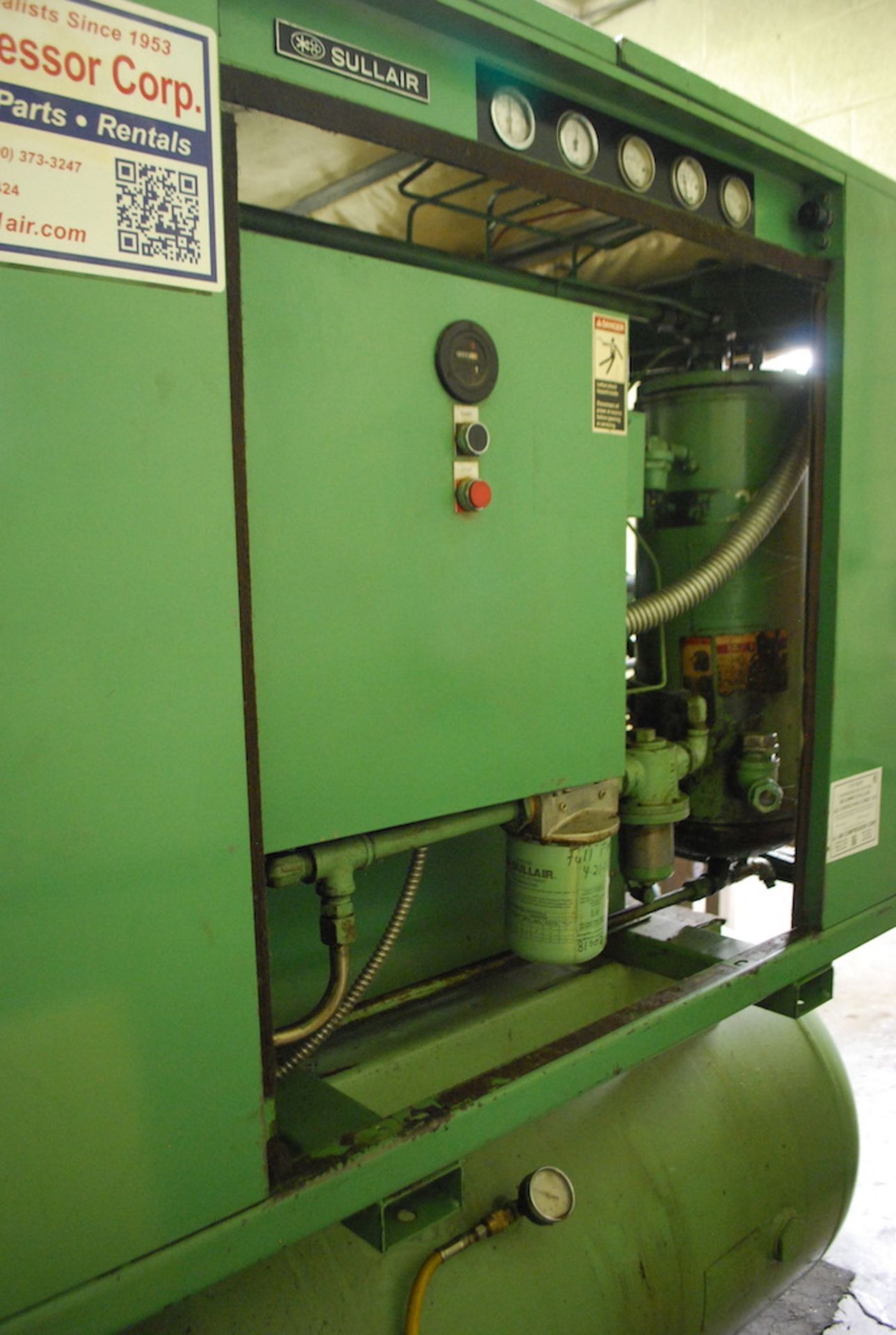 SULLAIR 25HP MODEL 10B-25 AC SCREW TYPE TANK MOUNTED AIR COMPRESSOR: S/N 003-68299; MAX PSI 115/125; - Image 5 of 6