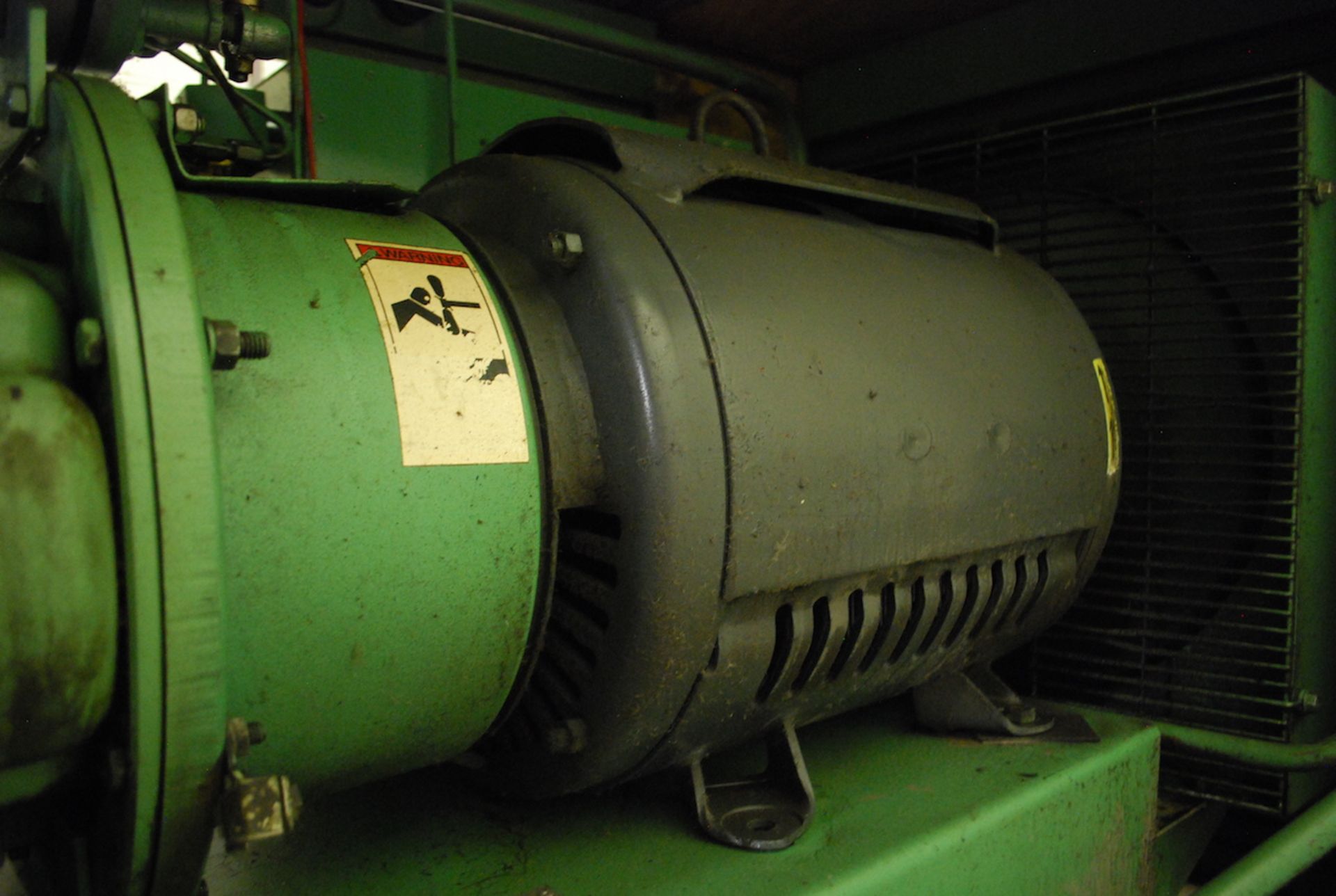 SULLAIR 25HP MODEL 10B-25 AC SCREW TYPE TANK MOUNTED AIR COMPRESSOR: S/N 003-68299; MAX PSI 115/125; - Image 4 of 6