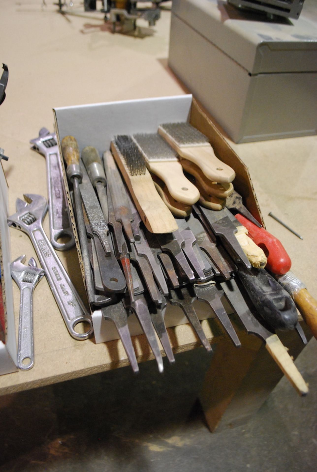 LOT: HAMMERS; RUBBER MALLOTS, SCREW DRIVERS; SNIPS; WIRE CUTTERS & FILES - Image 3 of 3