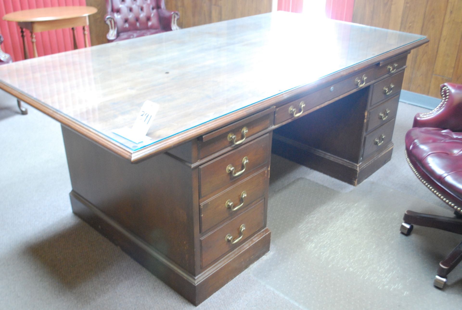 LOT: 45" X 86" EXECUTIVE DESK; CREDENZA; EXECUTIVE CHAIR & (2) SIDE CHAIRS W/TABLE - Image 5 of 5