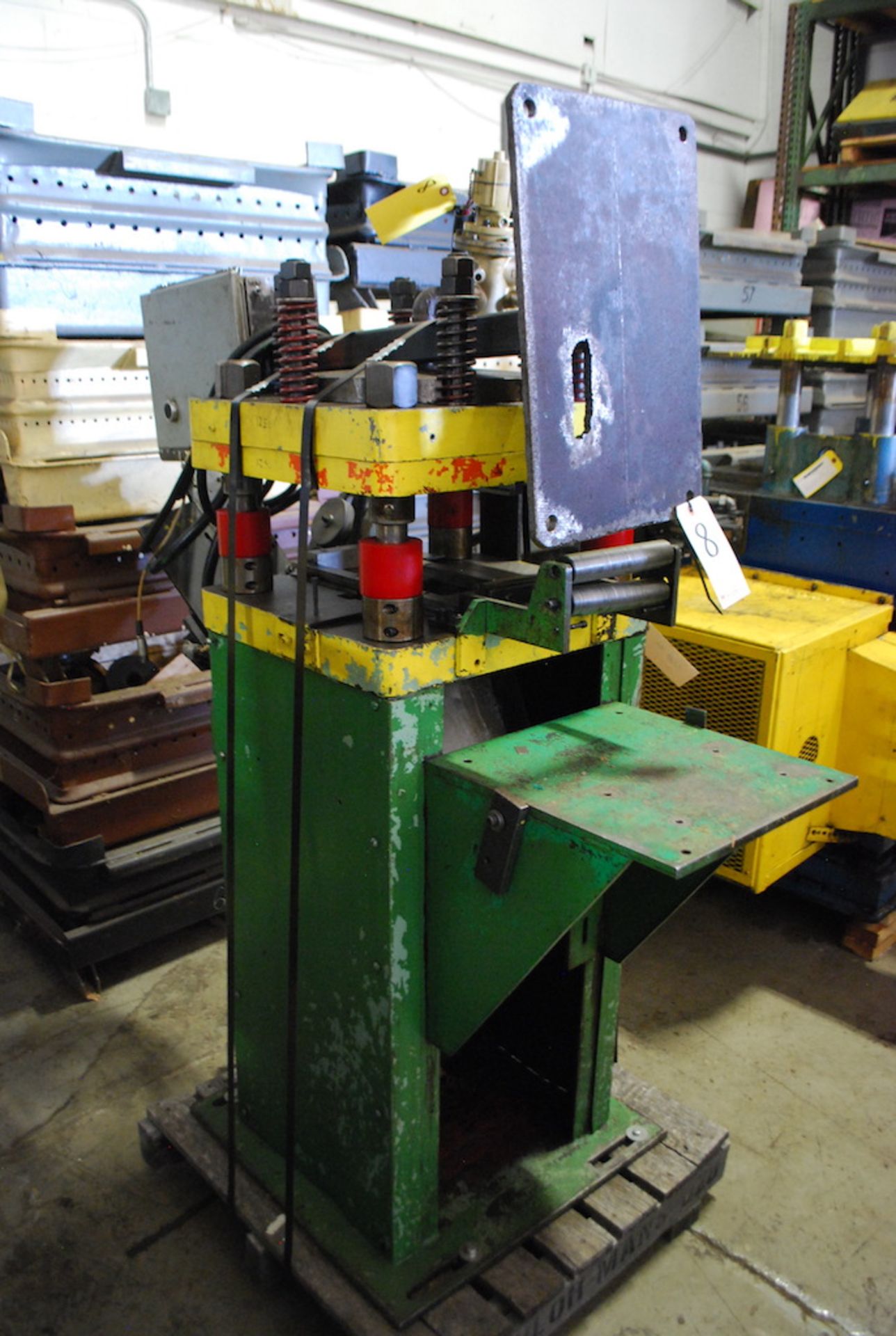 B&K / M.V. MACHINE WORKS 15 TON PNEUMATIC INLINE PREPUNCH / CUTOFF PRESS - 4-Post, Model: MV-15, Die - Image 2 of 2