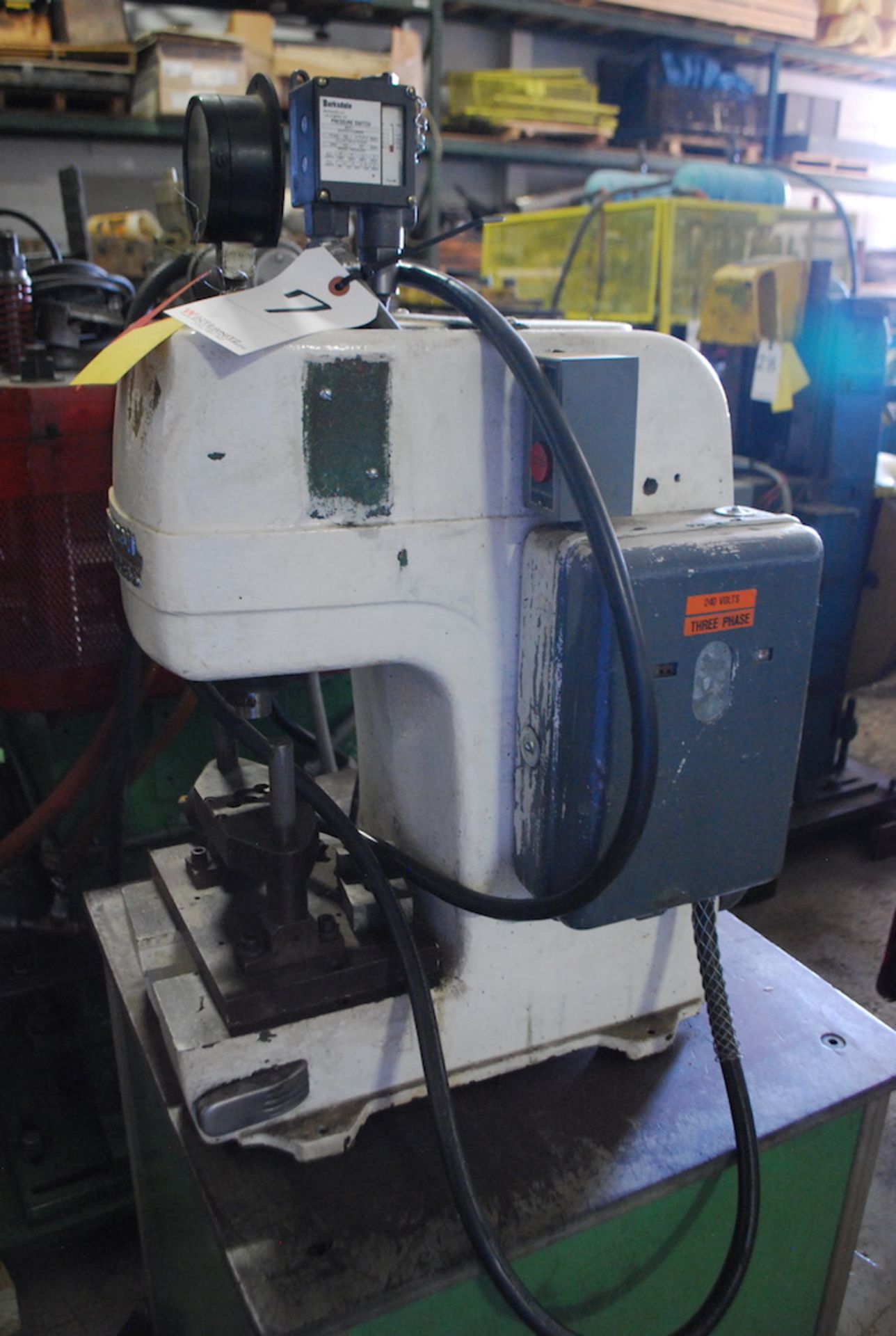 DENISON 1 TON MODEL A SERIES HYDRAULIC MULTIPRESS - Used for Fabricating, Capacity: 1 Ton, 220V/ - Image 2 of 2