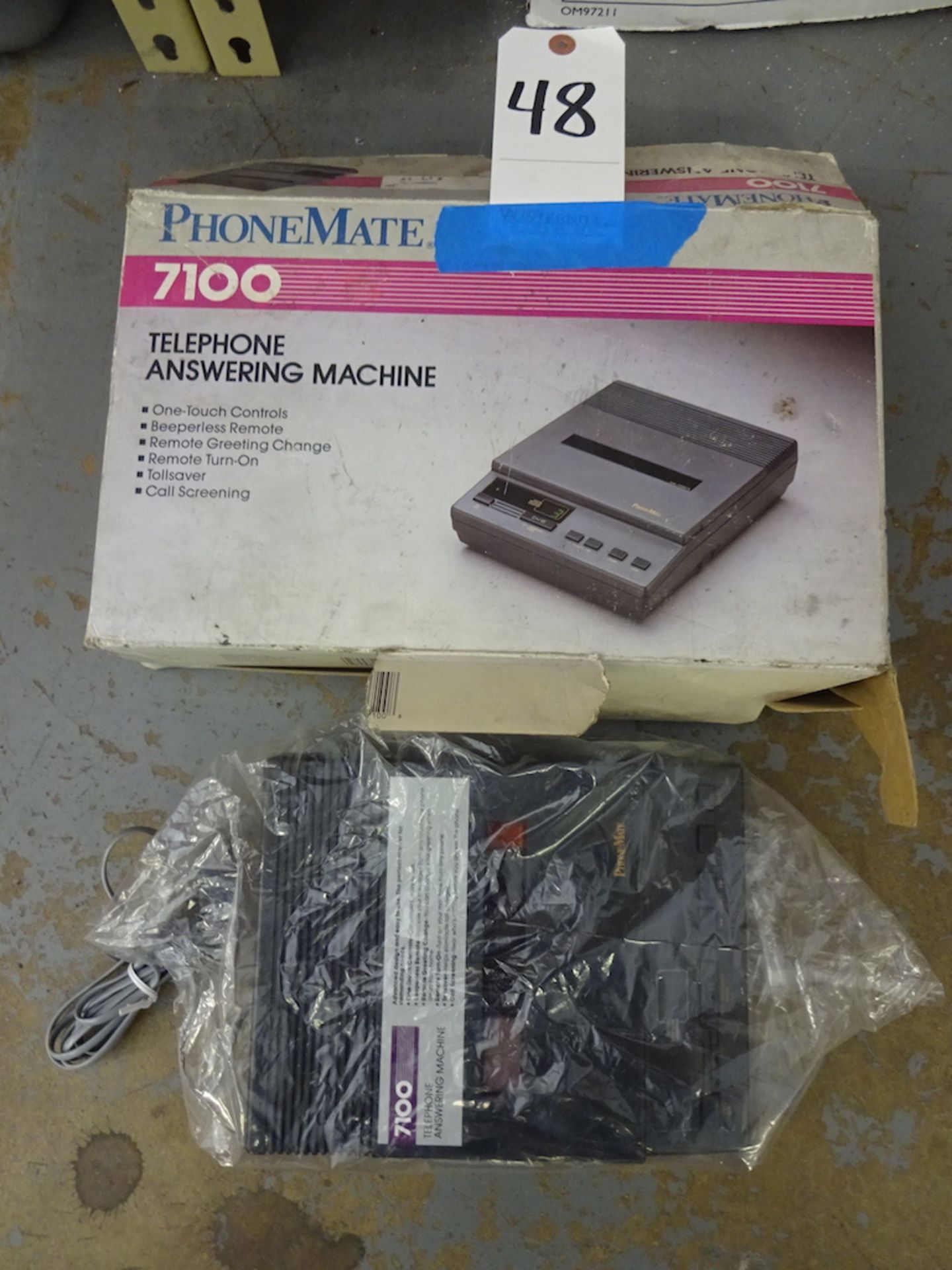 PHONEMATE MODEL 7100 TELEPHONE ANSWERING MACHINE (DUAL CASSETTE)