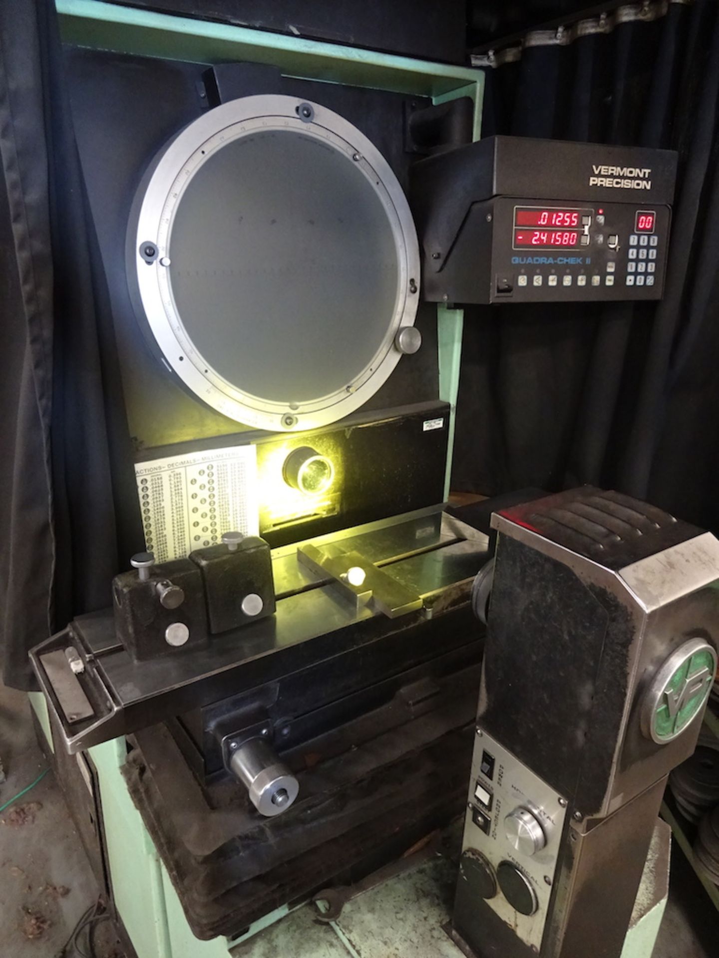 VERMONT PERCISION 15" MODEL VP-15S OPTICAL COMPARATOR: S/N 15S-0004; W/Quadra-Chek II 2-Axis Digital - Image 2 of 2