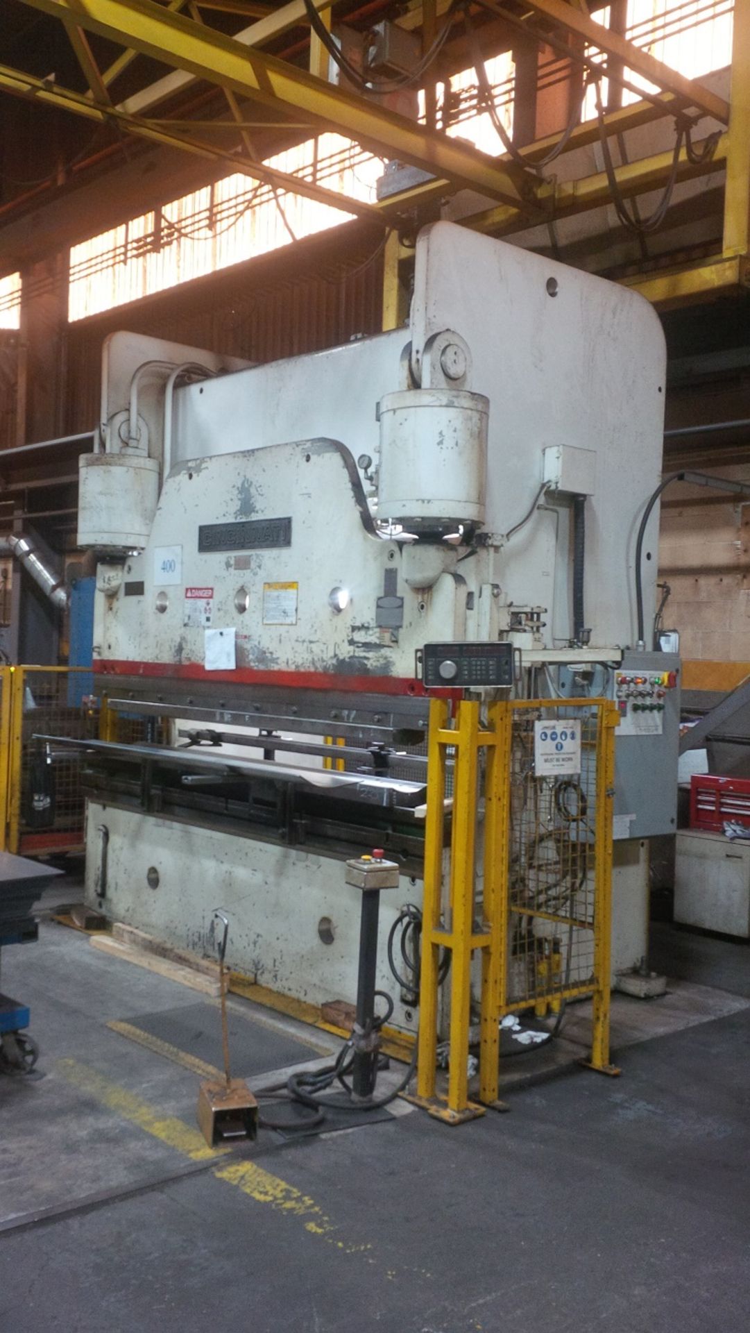 CINCINNATI MODEL 300H 300 TON x 10' SERIES 8 HYDRAULIC PRESS BRAKE WITH CNC BACK GAUGE, S/N 40726 - Image 2 of 4