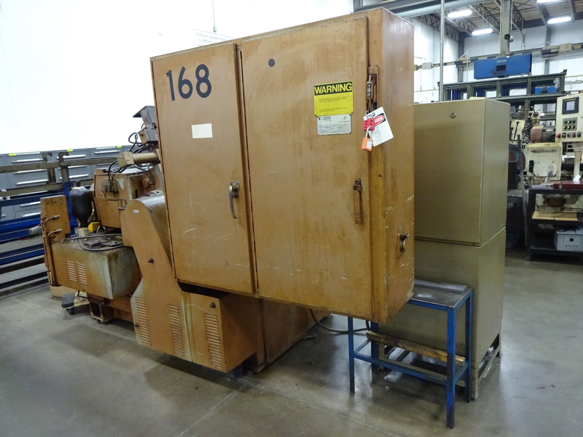 CINCINNATI-MILACRON MODEL 220-8 CENTERLESS GRINDER - Image 3 of 17