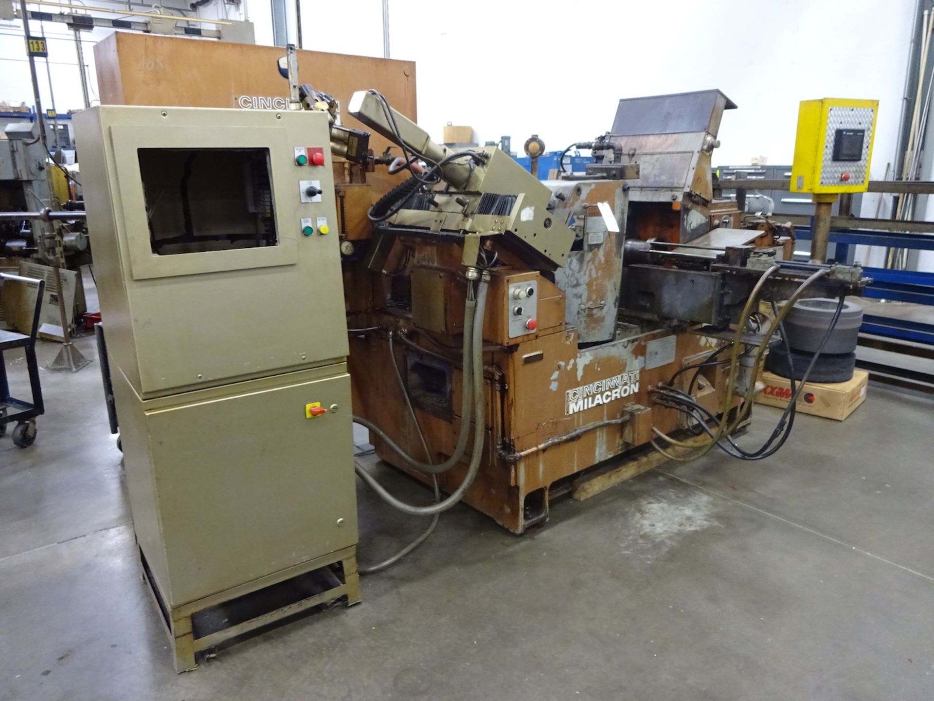 CINCINNATI-MILACRON MODEL 220-8 CENTERLESS GRINDER - Image 2 of 17