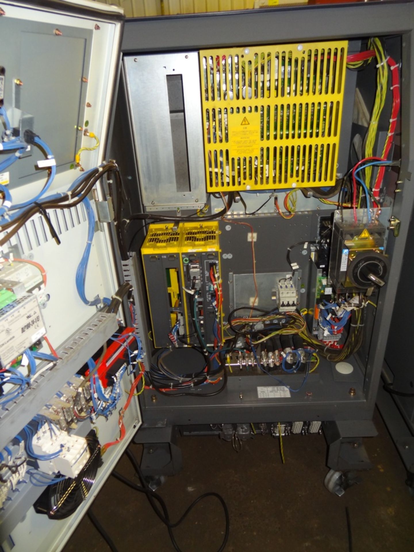 FANUC M-900iA/260L R 30iA, CABLES & TEACH PENDANT, SN 85561, YEAR 08/2007, HOURS 5427, LOCATION MI - Image 5 of 9