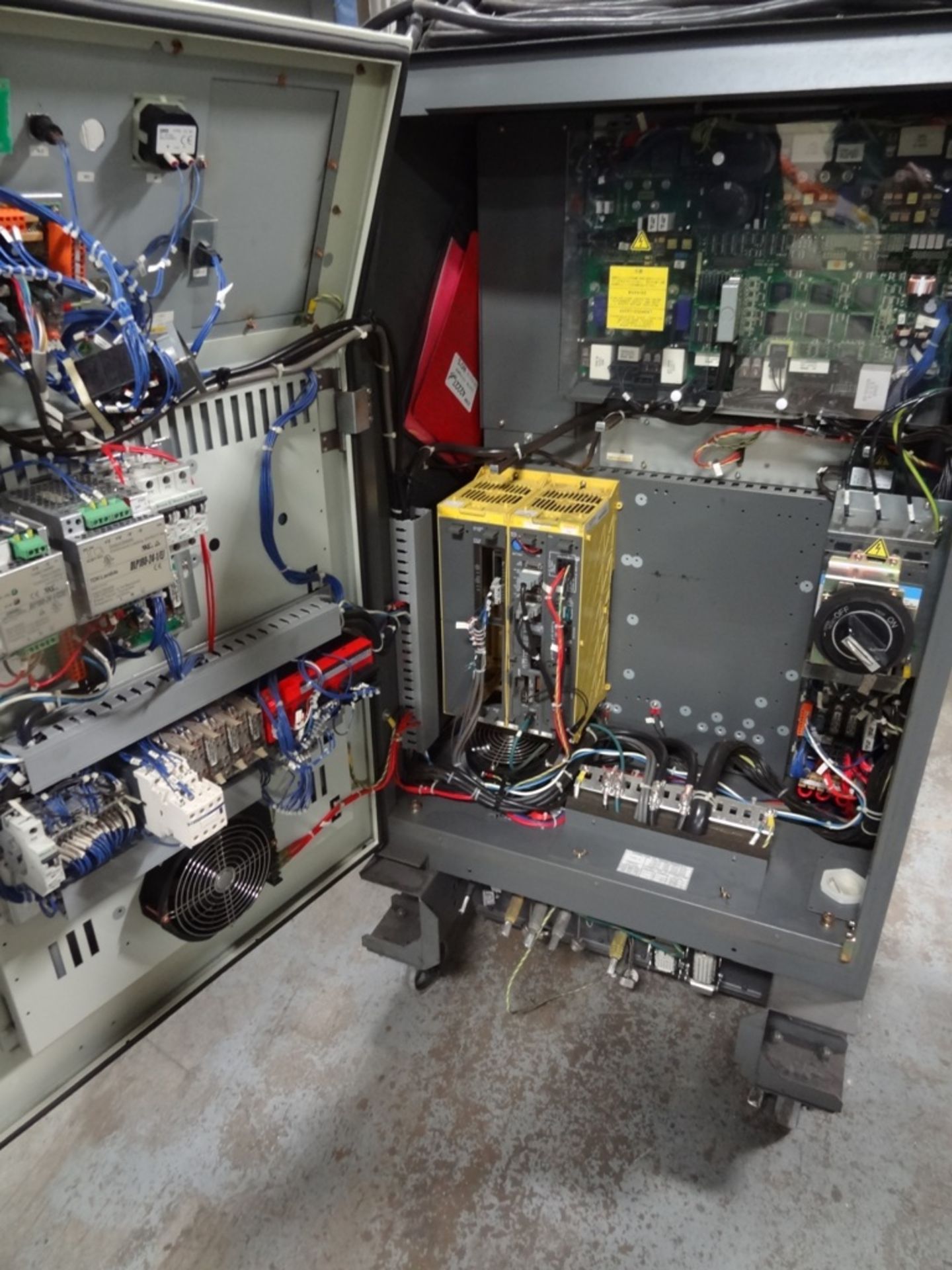 FANUC R2000iA/210F WITH R-J3iB, CABLES, SN 80215, YEAR 9/2006, HOURS 12,833 LOCATION MI. - Image 3 of 5