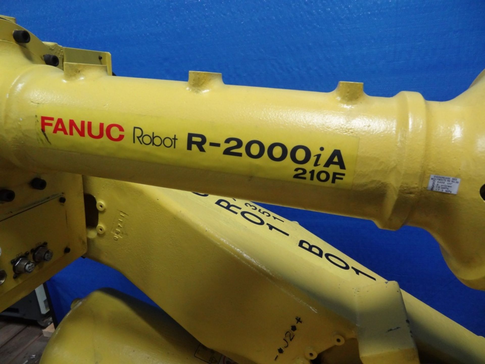 FANUC R2000iA/210F WITH R-J3iB, CABLES, SN 80215, YEAR 9/2006, HOURS 12,833 LOCATION MI. - Image 2 of 5