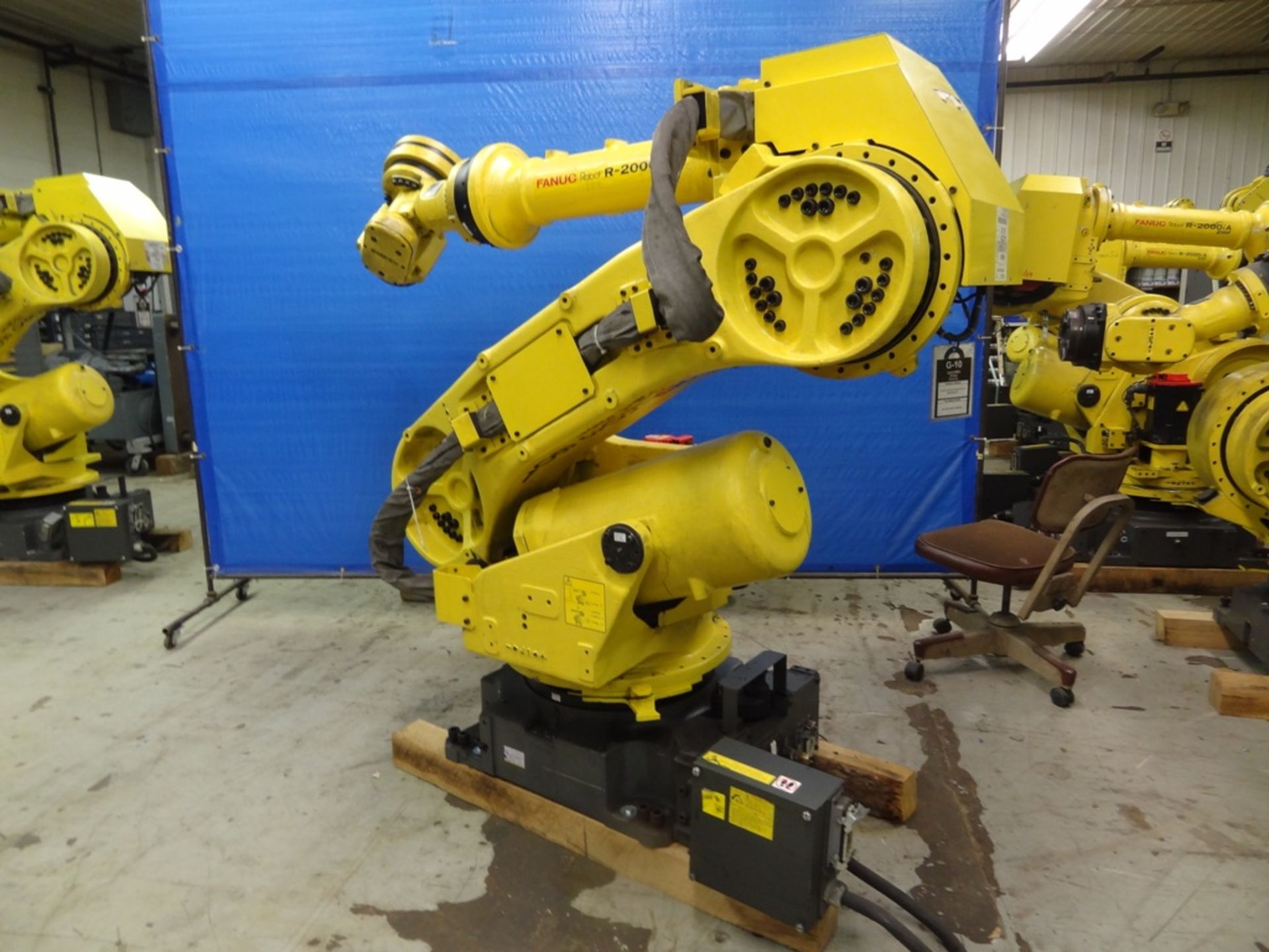 FANUC R2000iA/210F WITH R-J3iB, CABLES, TEACH PEND, SN 71205, YEAR 04/2005, HOURS 8402 LOCATION MI