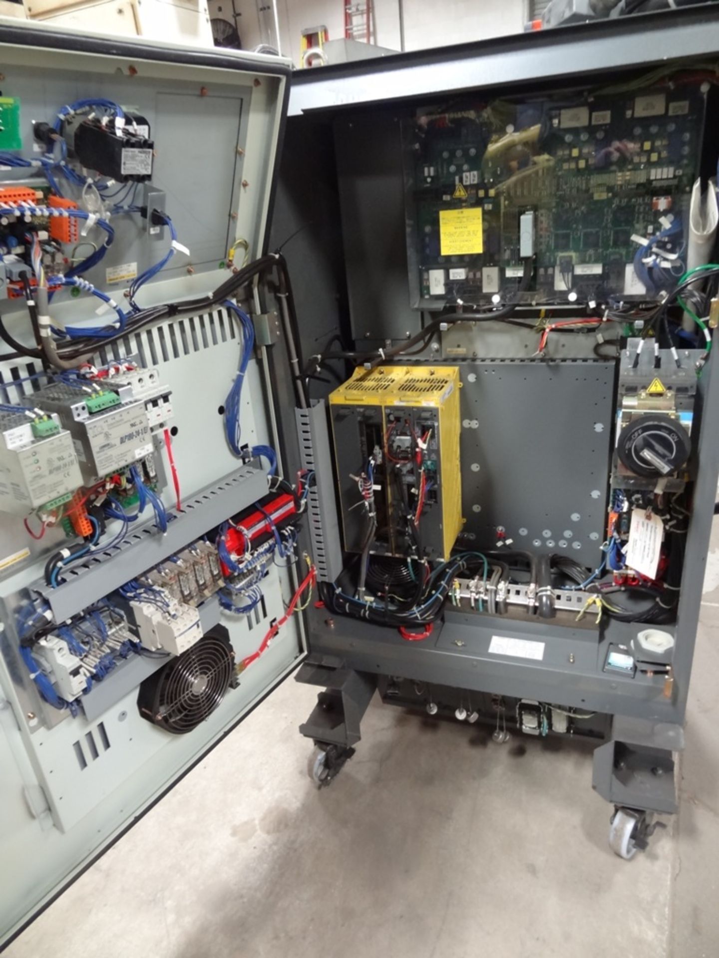 FANUC R2000iA/210F WITH R-J3iB, CABLES, TEACH PEND, SN 71205, YEAR 04/2005, HOURS 8402 LOCATION MI - Image 5 of 9