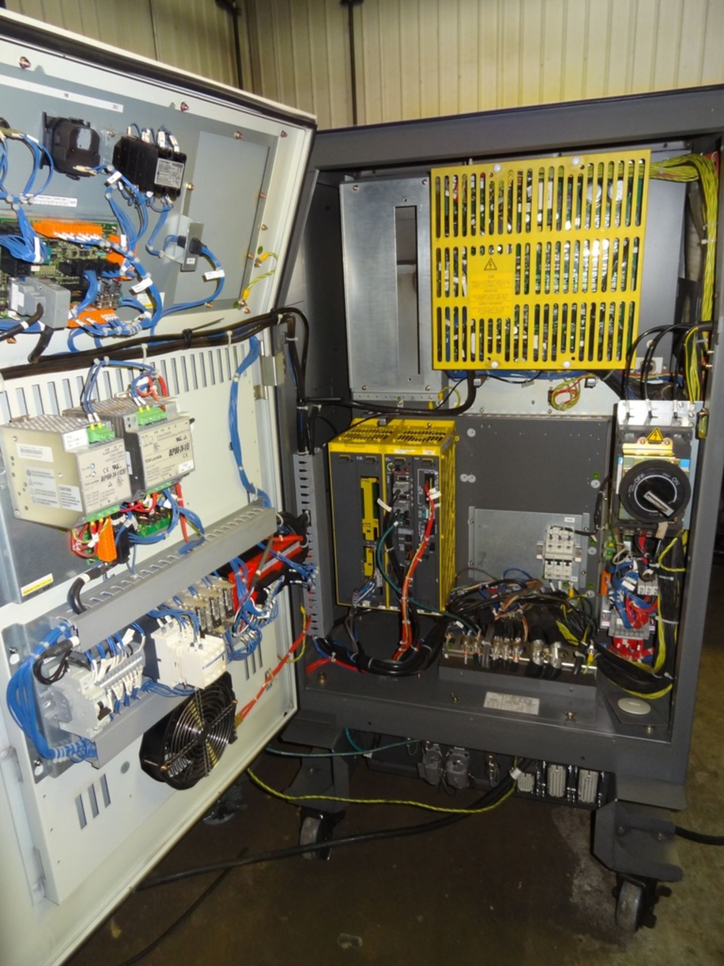 FANUC M-900iA/350 W/ R-J3iC, CABLES & TEACH PENDANT, SN 83289, YEAR 04/2007, HOURS 6097, LOCATION MI - Image 5 of 9