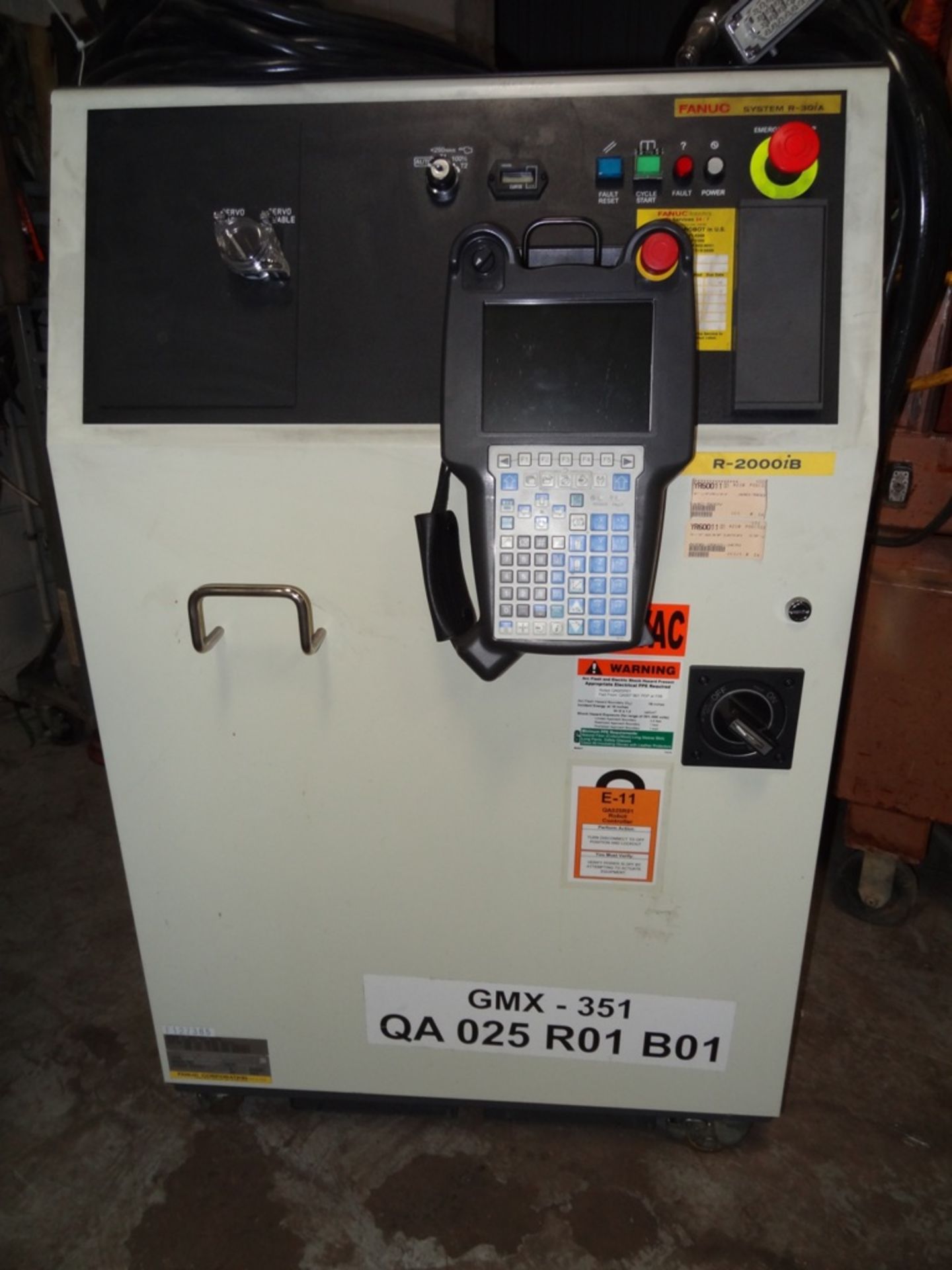 FANUC R2000iB/210F WITH R-30iA, CABLES, COLOR TEACH PEND, SN 127365, YEAR, HOURS 6841, LOCATION MI - Image 5 of 11