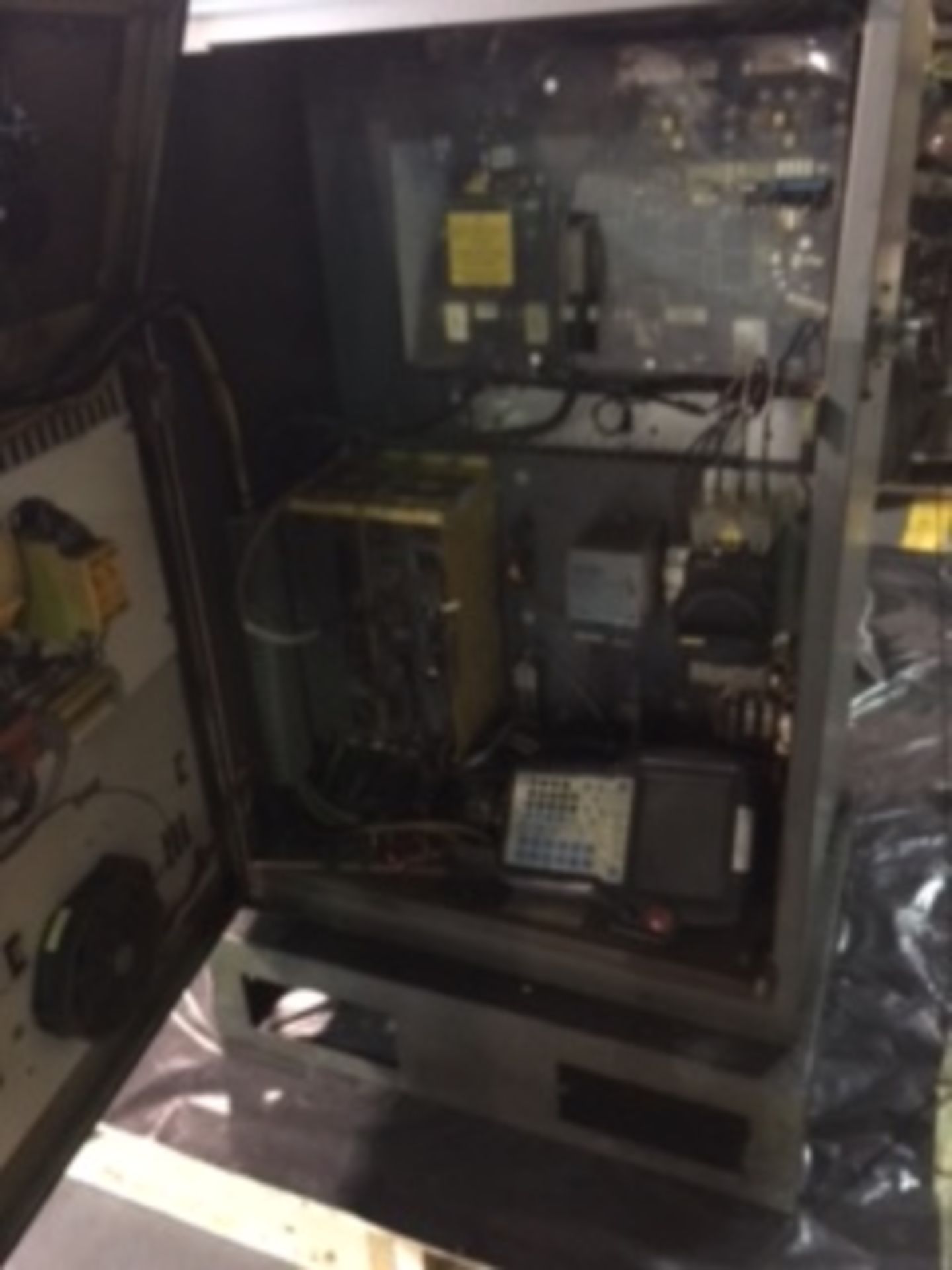 FANUC R-2000iA/210F WITH R-J3iB CONTROLS, CABLES AND TEACH PENDANT - Image 4 of 4