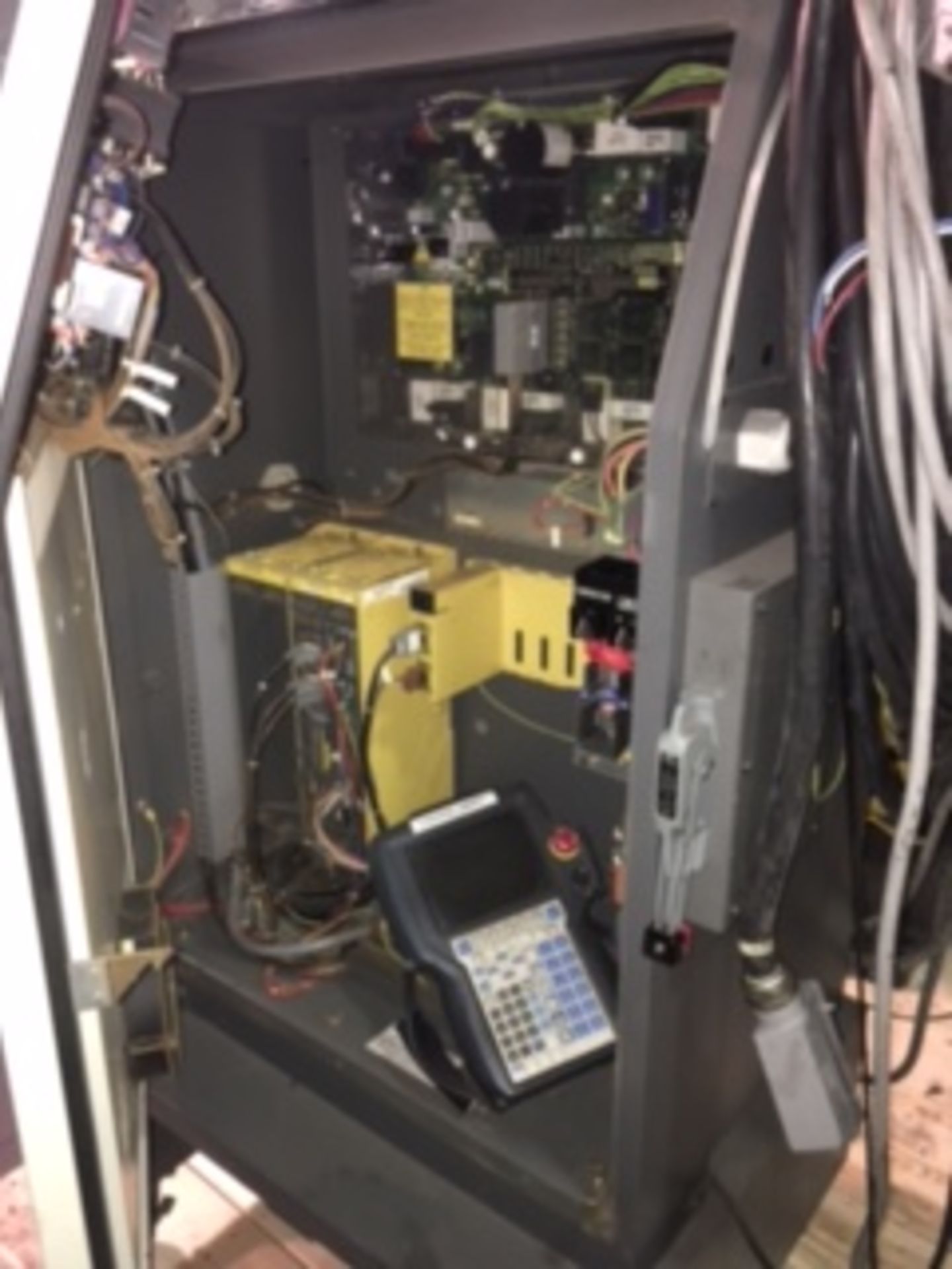 FANUC R-2000iA/210F WITH R-J3iB CONTROLS, CABLES AND TEACH PENDANT - Image 4 of 4