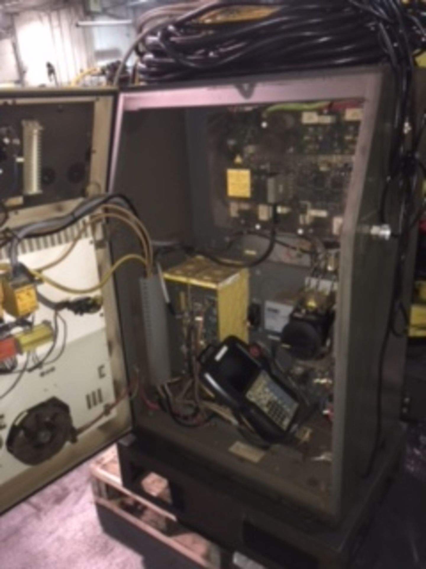 FANUC R-2000iA/210F WITH R-J3iB CONTROLS, CABLES AND TEACH PENDANT - Image 4 of 4