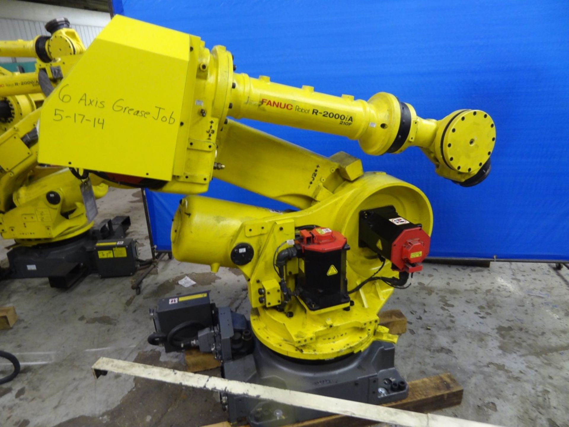 FANUC R2000iA/210F WITH R-J3iB, CABLES, TEACH PEND, SN 80232, YEAR 09/2006, HOURS 12497 LOCATION MI