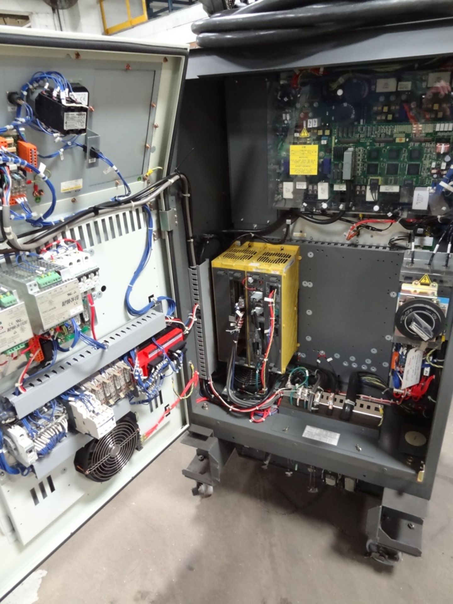 FANUC R2000iA/210F WITH R-J3iB, CABLES, TEACH PEND, SN 80227, YEAR 09/2006, HOURS 10203, LOCATION MI - Image 4 of 6