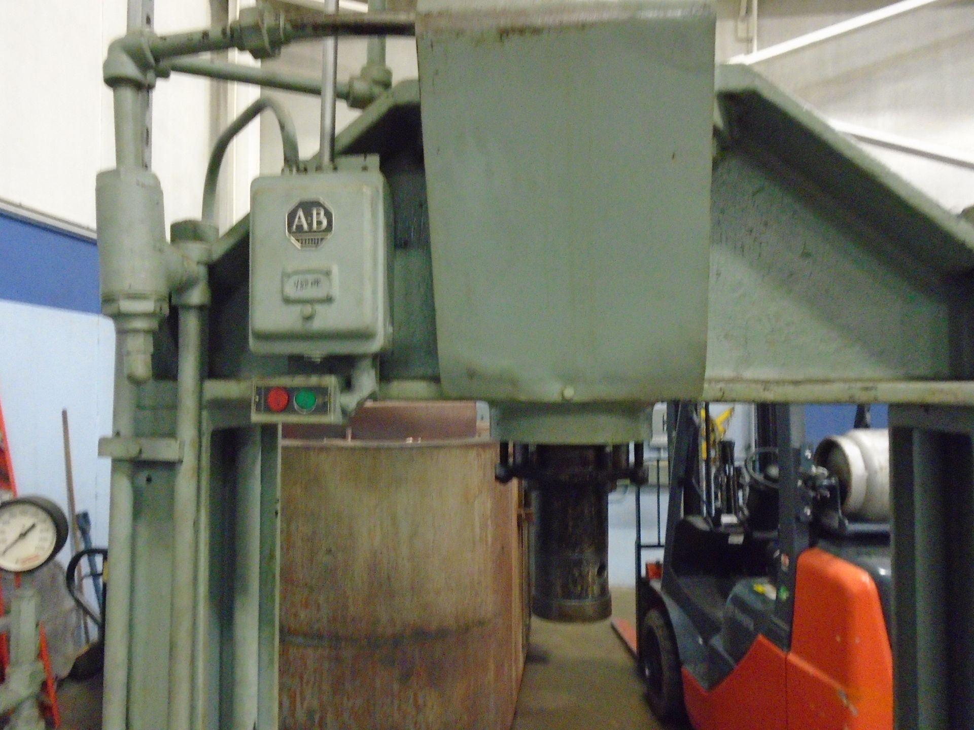 CUSTOM BUILT 30 TON HYDRAULIC PRESS, LOCATION WISCONSIN, BUYER TO LOAD & SHIP - Image 3 of 7