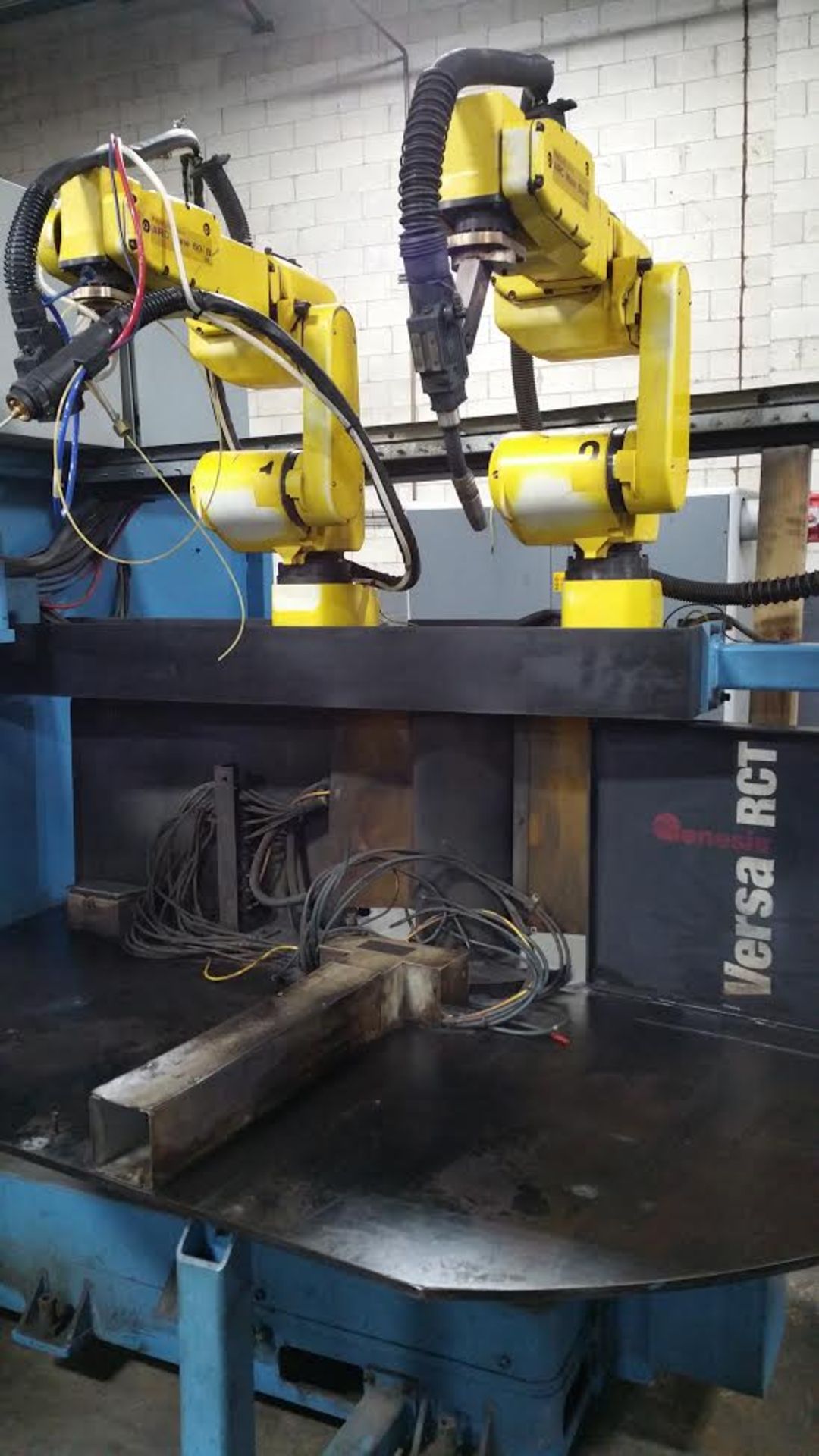 GENESIS 2 POSITION, TWO FANUC ROBOT WELDING CELL, 7300 HOURS, LOCATION ONTARIO CANADA - Image 2 of 5