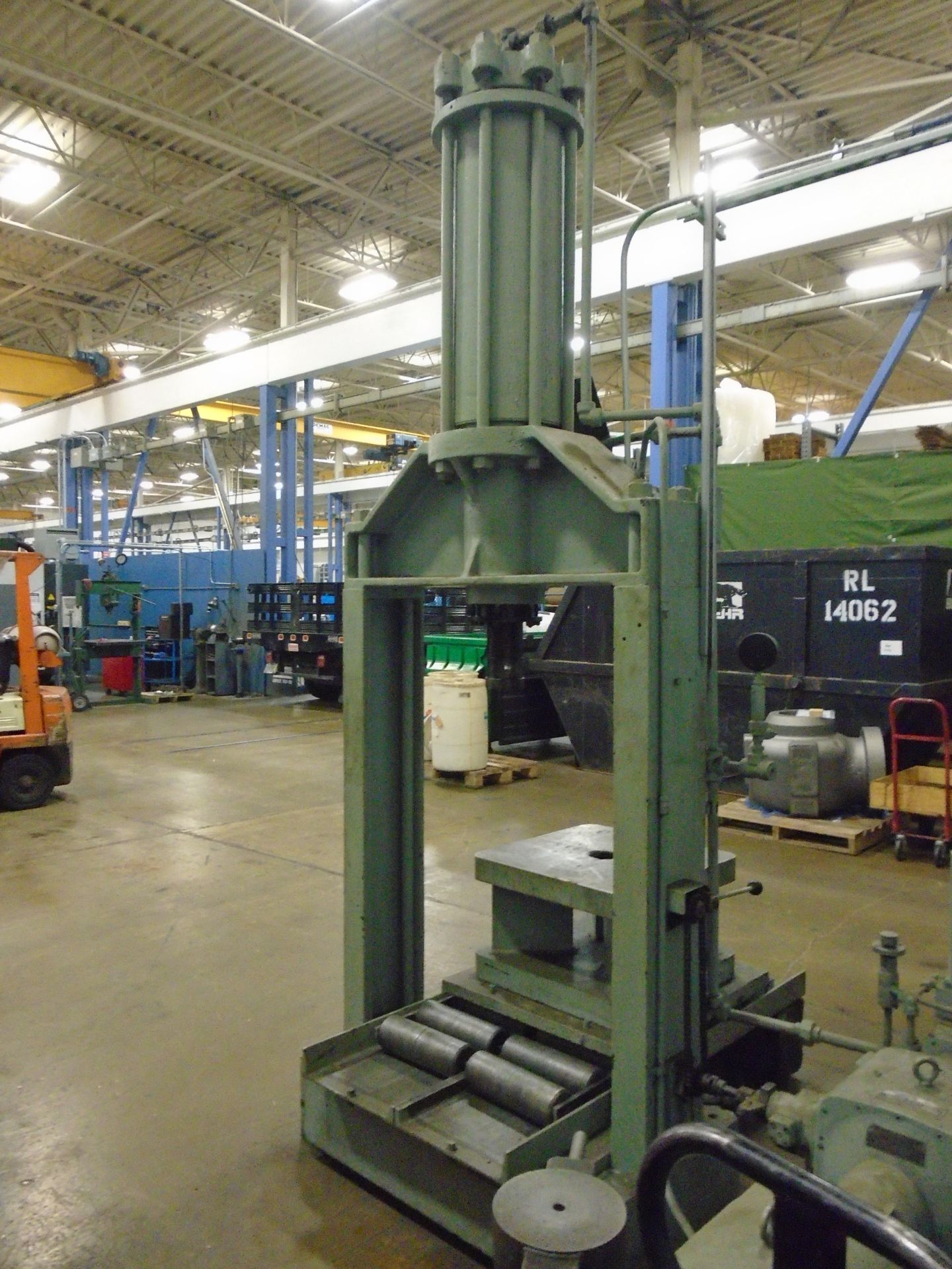 CUSTOM BUILT 30 TON HYDRAULIC PRESS, LOCATION WISCONSIN, BUYER TO LOAD & SHIP - Image 2 of 7
