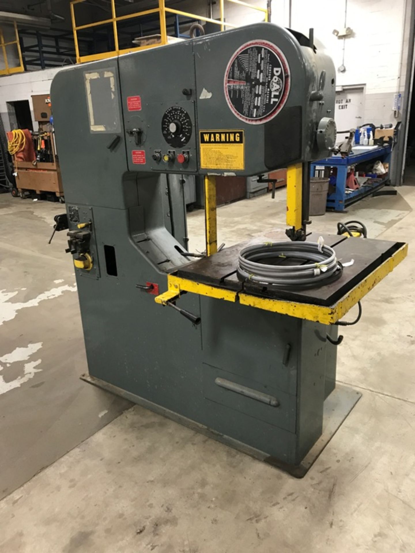 DOALL VERTICAL BAND SAW MODEL 3613-20, YEAR 1979, SN 399-79187, LOCATION MI - Image 2 of 4