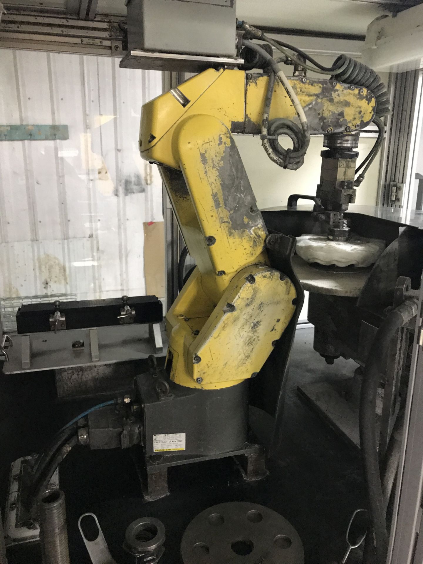 ACME/FANUC LR MATE 200iC R-30iA POLISHING CELL, YEAR 2007 - Image 8 of 8