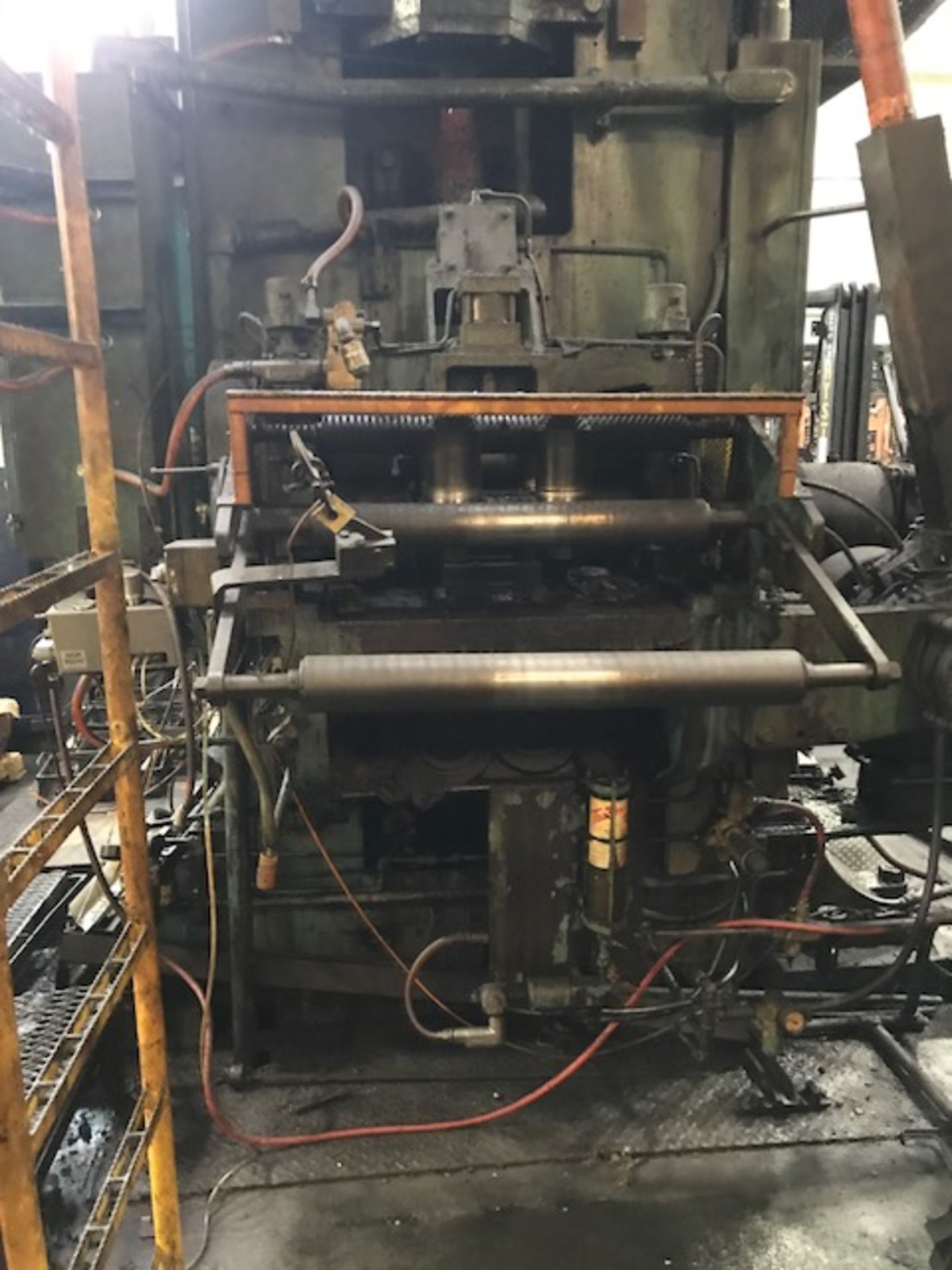 CLEARING PRESS MODEL E-2600-84 600 TON PRESS, SN 18169-P, 84 X 54 BED - Image 4 of 14