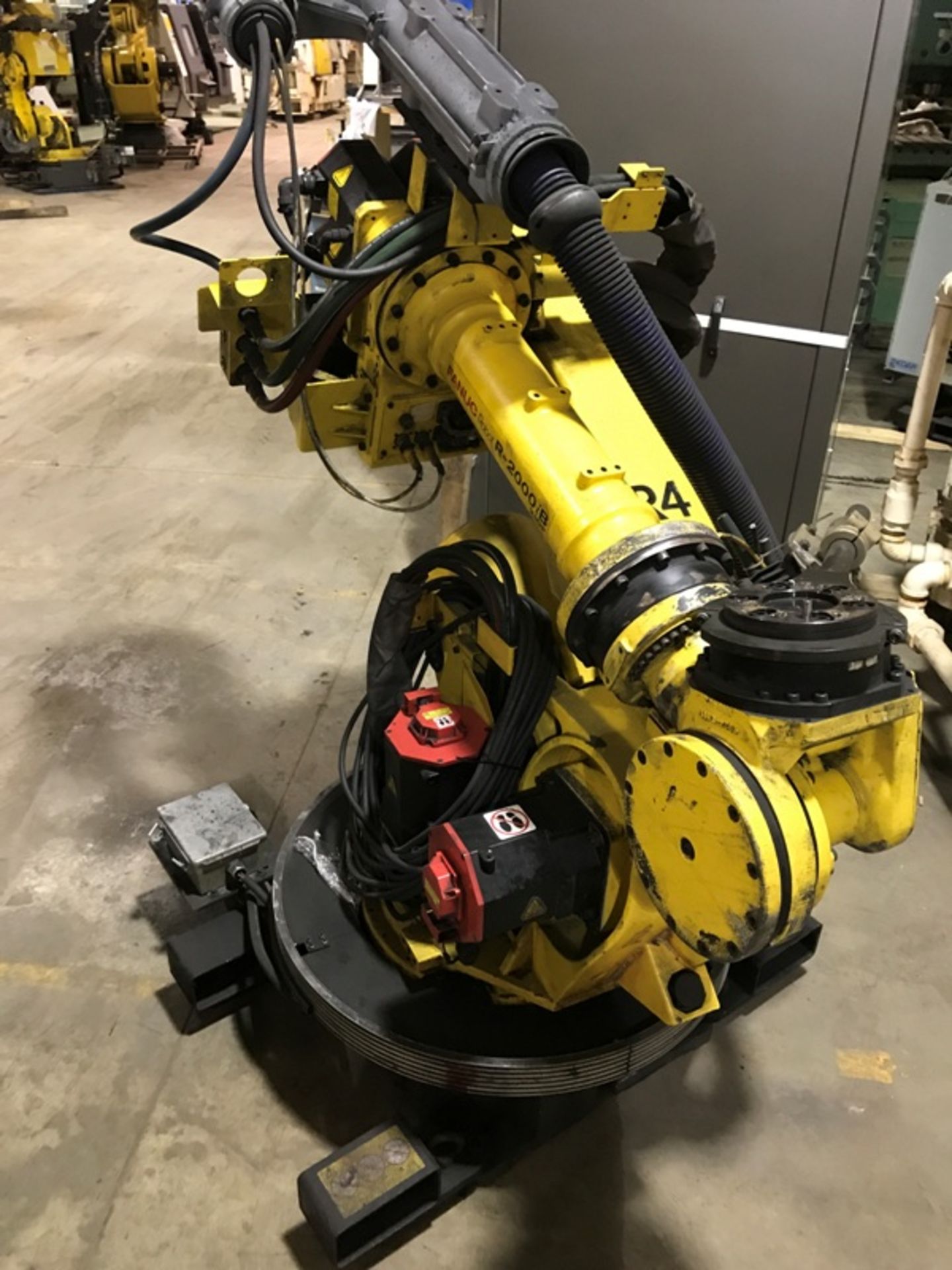 FANUC R2000iB/210F WITH R-J3iC CONTROLS, CABLES, SN F83591 - Image 2 of 6