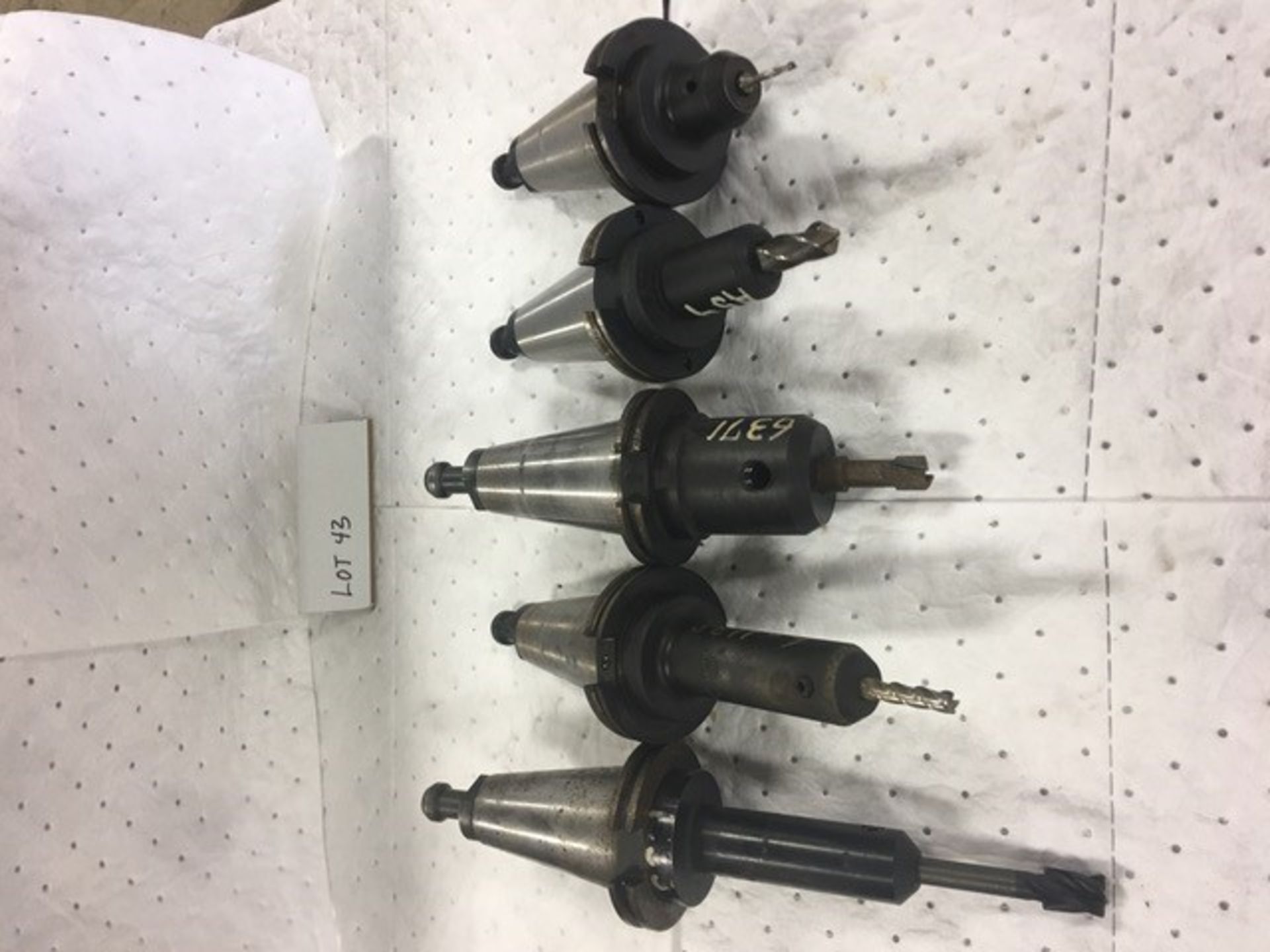 LOT OF 5 CAT 50 ENDMILL HOLDERS, LOCATION MI, BUYER TO SHIP