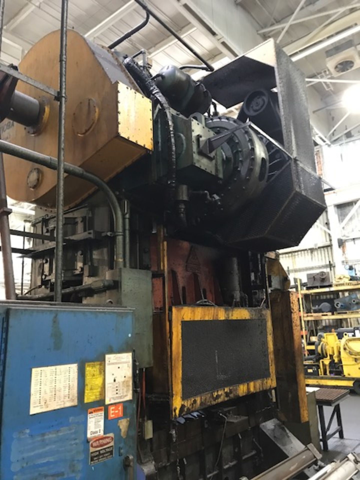 CLEARING PRESS MODEL E-2600-84 600 TON PRESS, SN 18169-P, 84 X 54 BED - Image 2 of 14